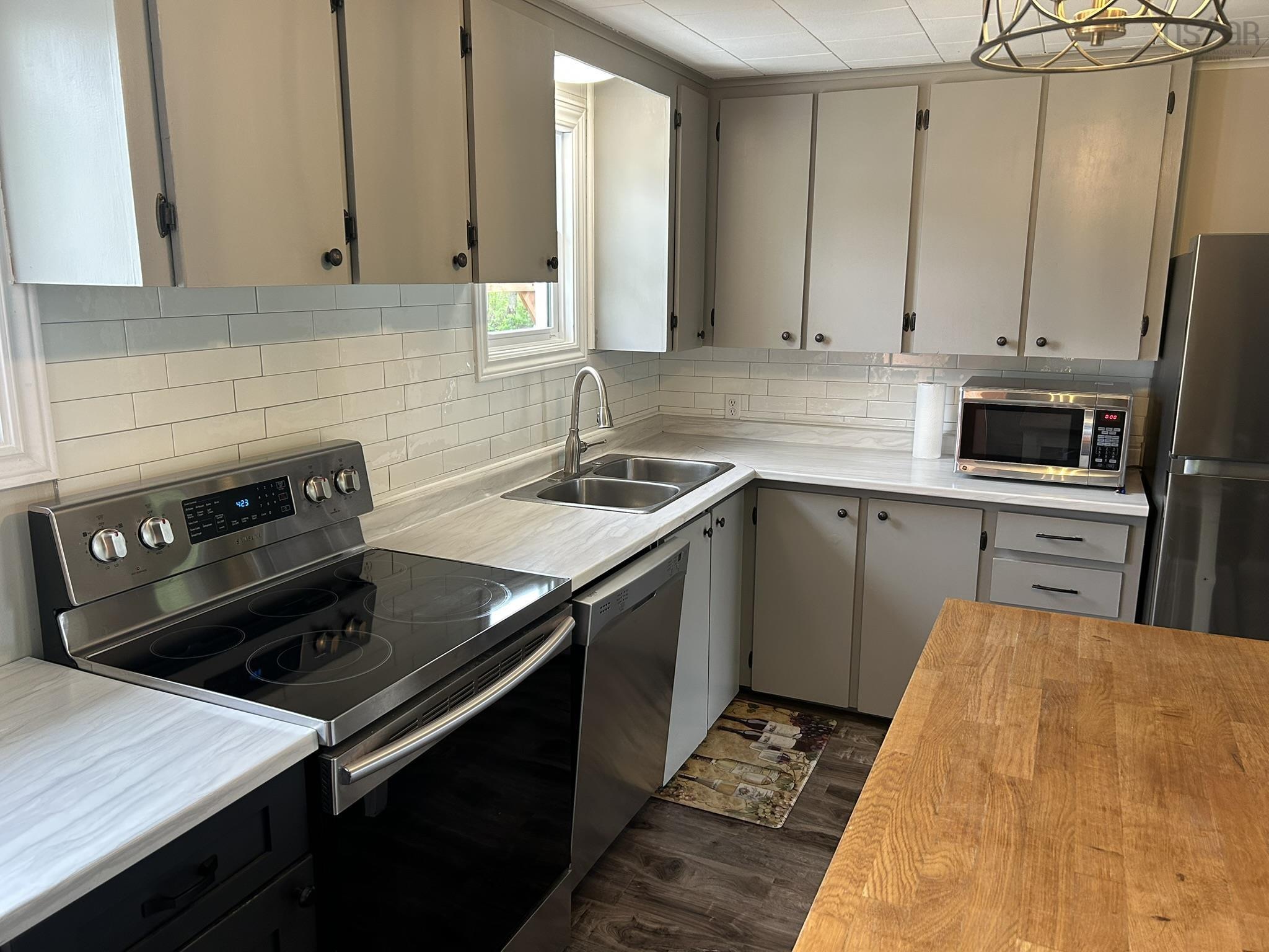 $287,000.00: 23 SNOWDEN Avenue, Amherst