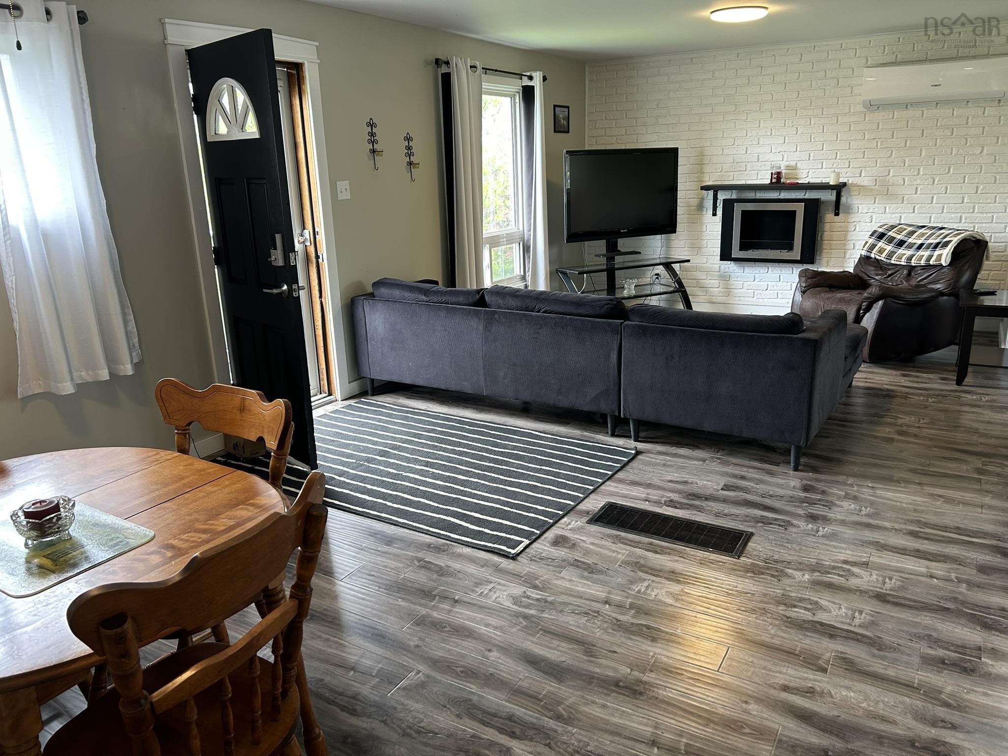 $287,000.00: 23 SNOWDEN Avenue, Amherst