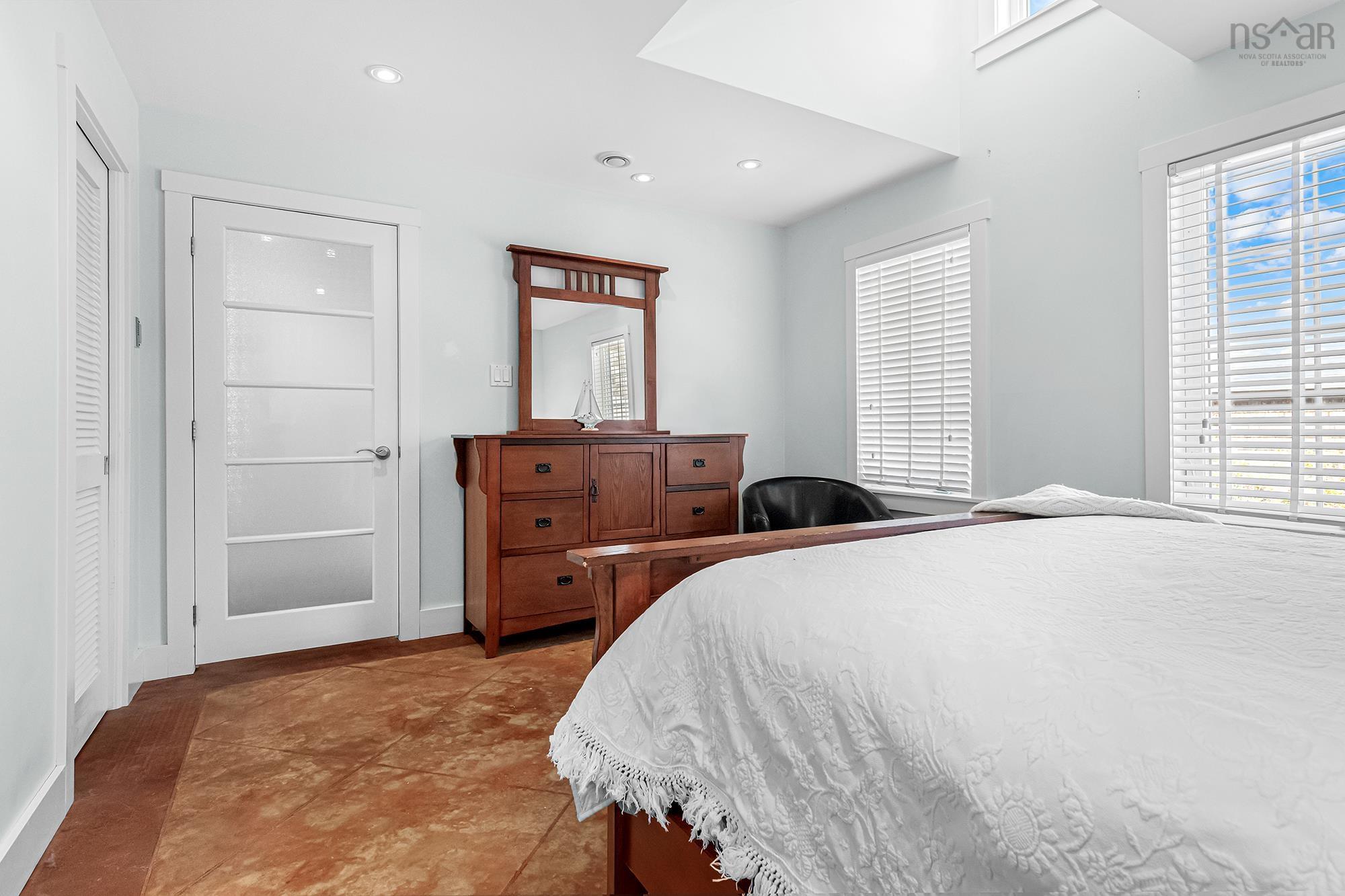 $599,900.00: 5 6 Safe Harbour Close, Deep Cove
