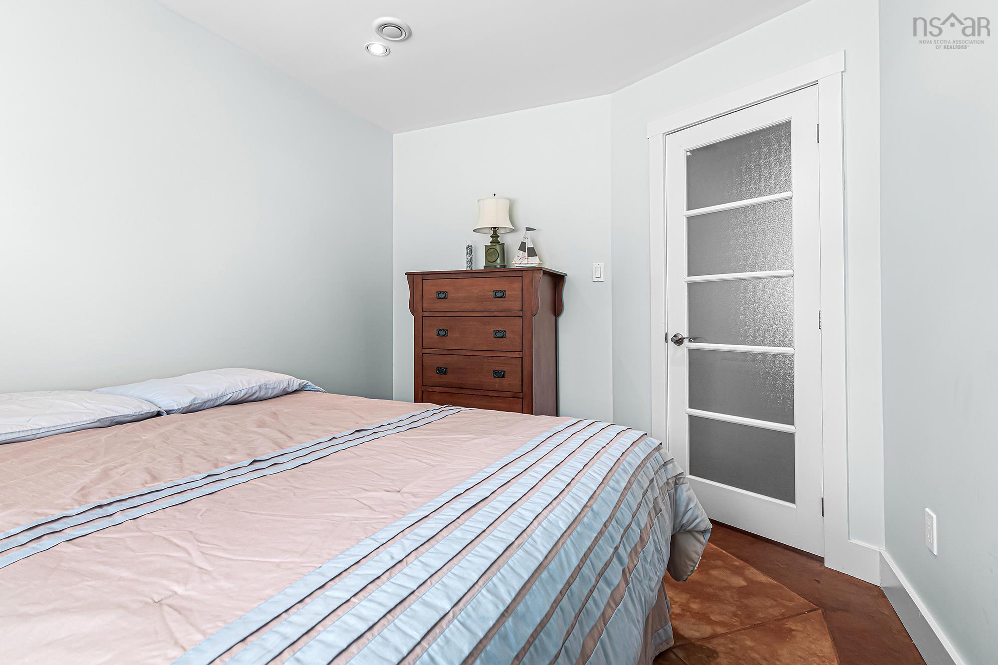 $599,900.00: 5 6 Safe Harbour Close, Deep Cove