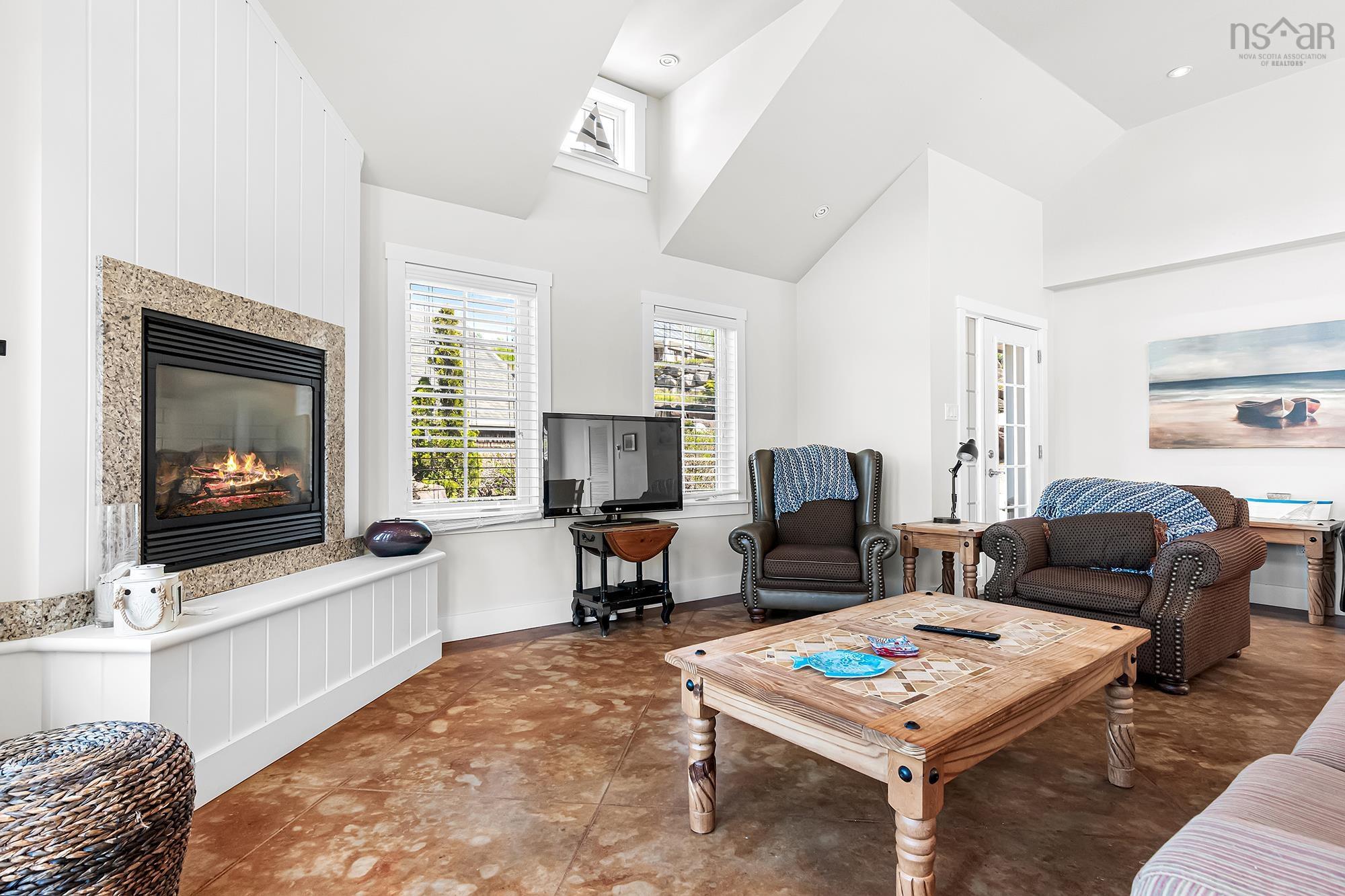 $599,900.00: 5 6 Safe Harbour Close, Deep Cove