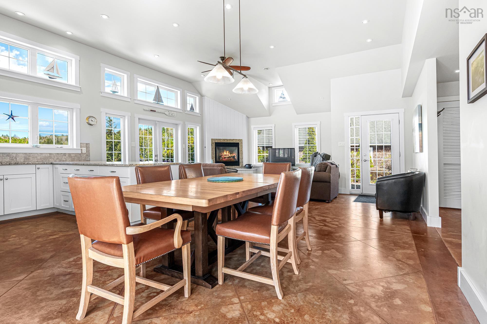 $599,900.00: 5 6 Safe Harbour Close, Deep Cove