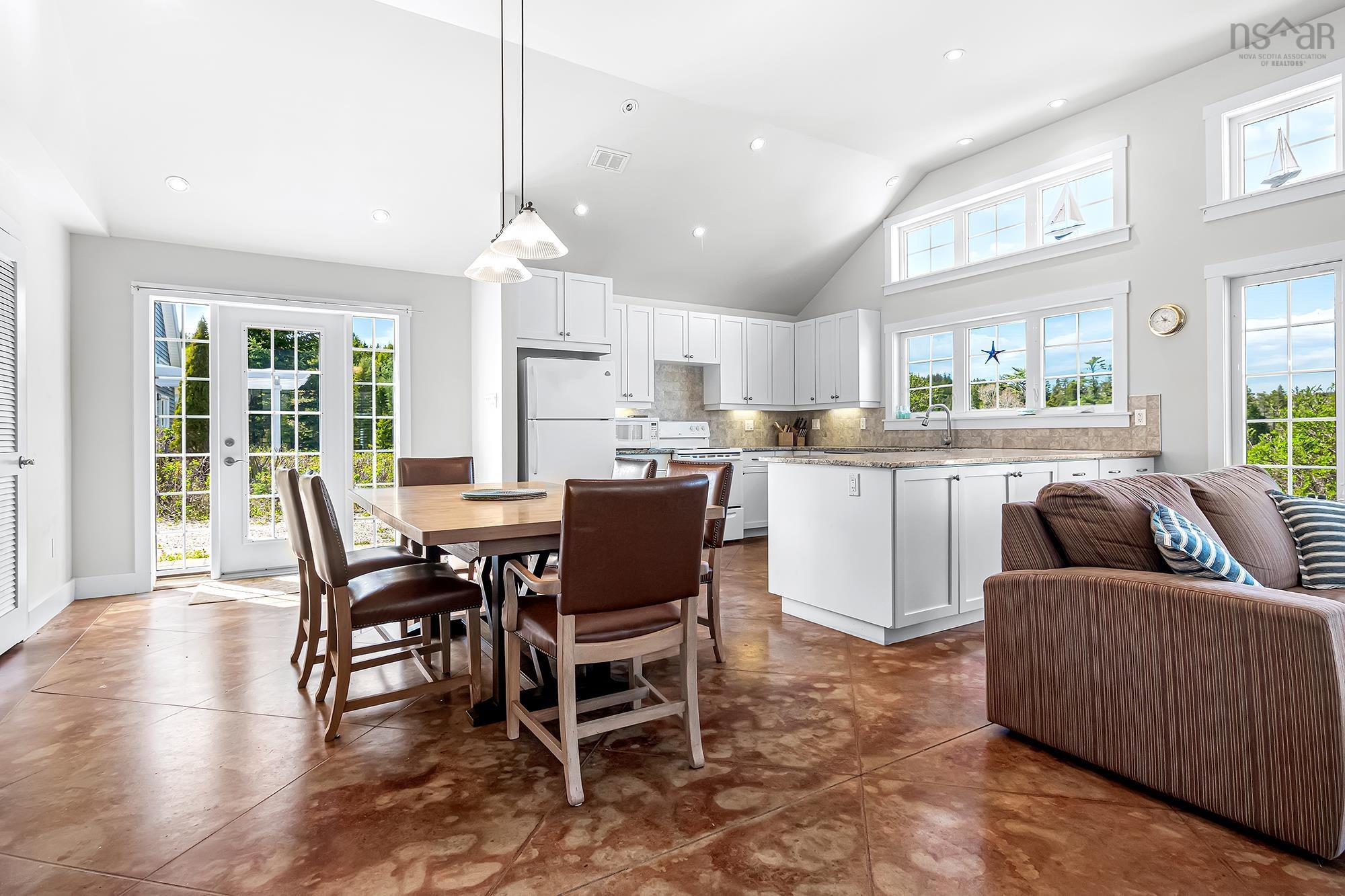 $599,900.00: 5 6 Safe Harbour Close, Deep Cove