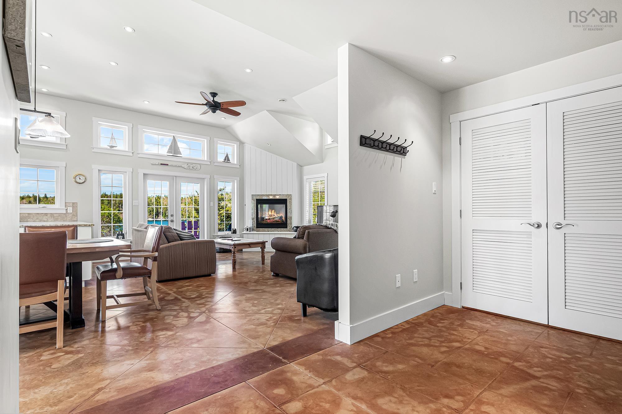 $599,900.00: 5 6 Safe Harbour Close, Deep Cove