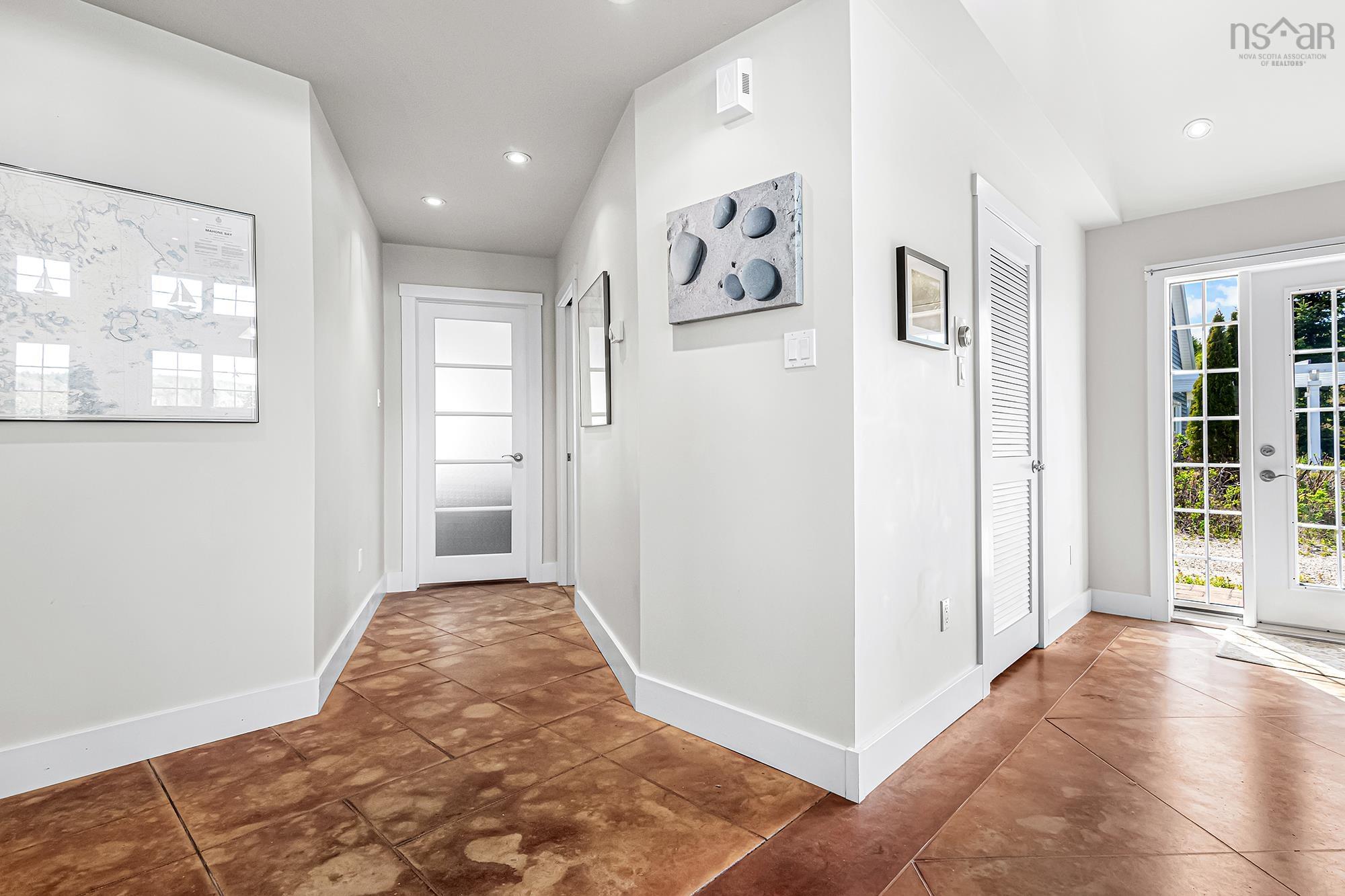 $599,900.00: 5 6 Safe Harbour Close, Deep Cove