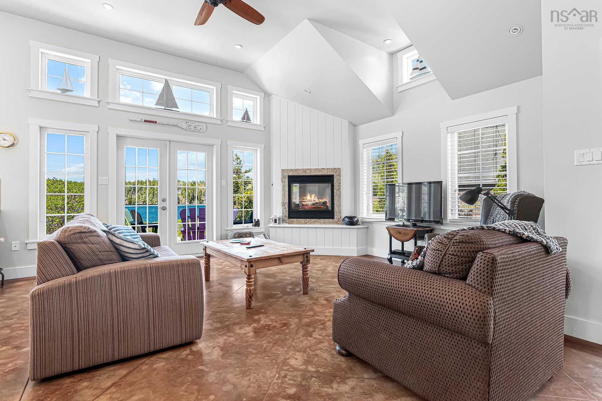 $599,900.00: 5 6 Safe Harbour Close, Deep Cove