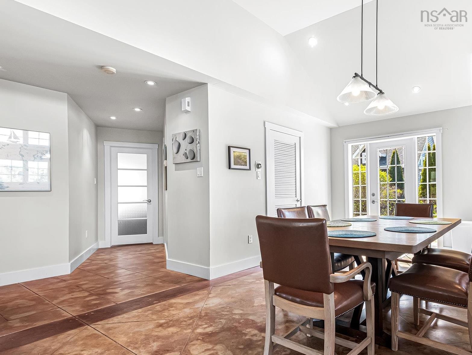 $599,900.00: 5 6 Safe Harbour Close, Deep Cove
