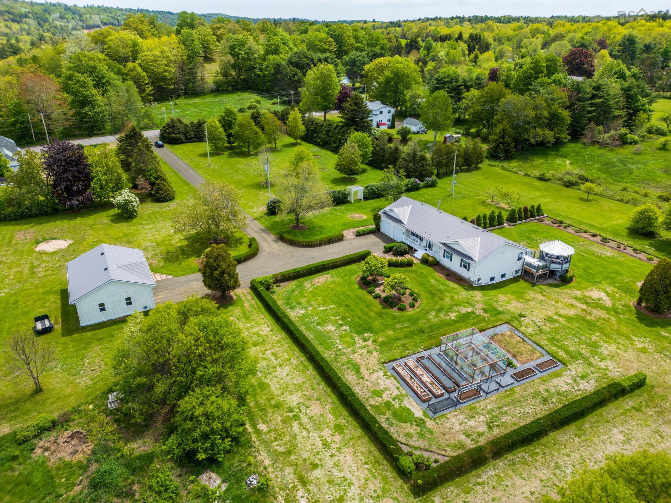 $799,900.00: 1789 Highway 201, Round Hill