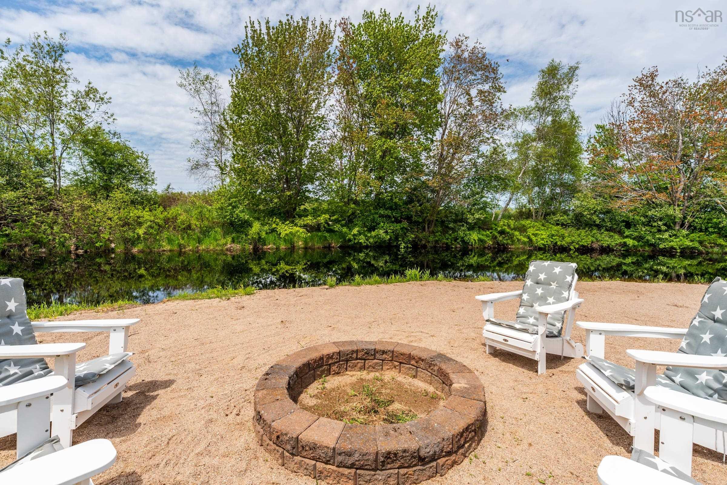 $799,900.00: 1789 Highway 201, Round Hill