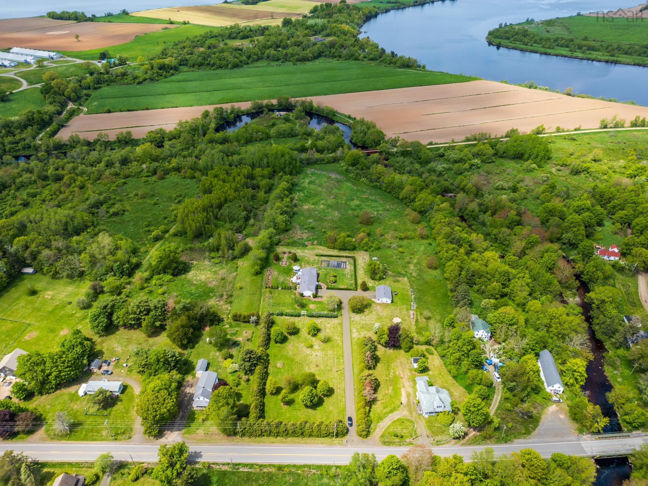 $799,900.00: 1789 Highway 201, Round Hill
