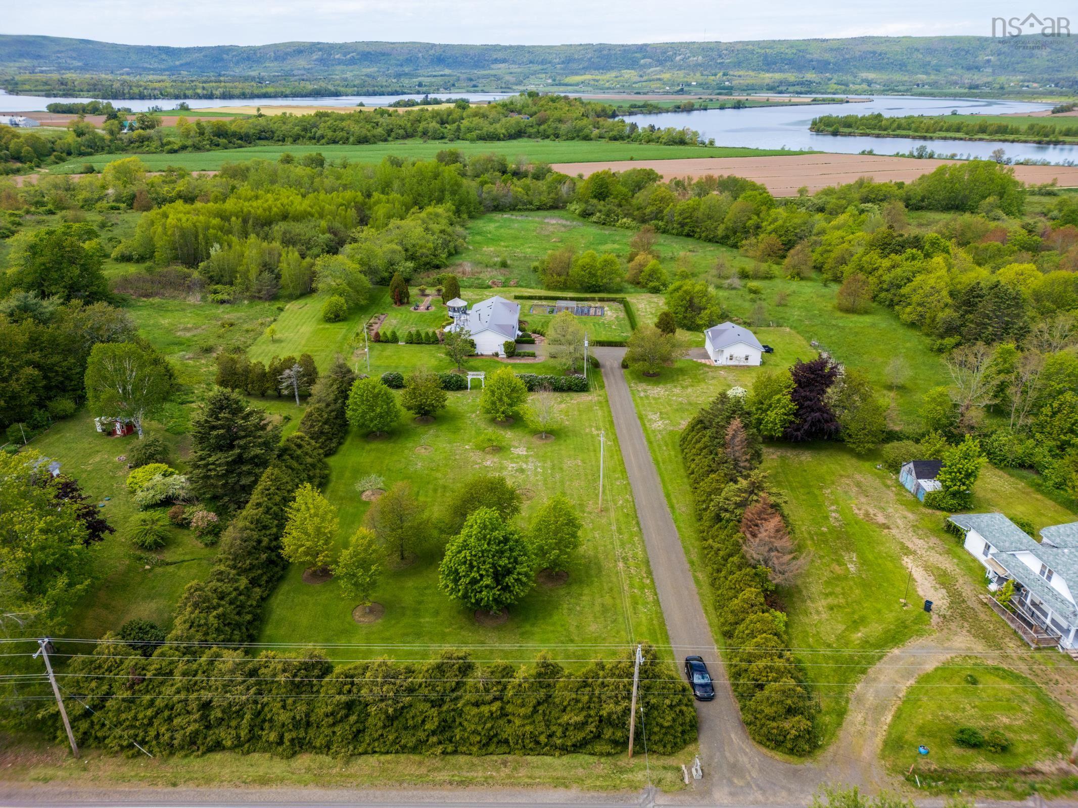 $799,900.00: 1789 Highway 201, Round Hill