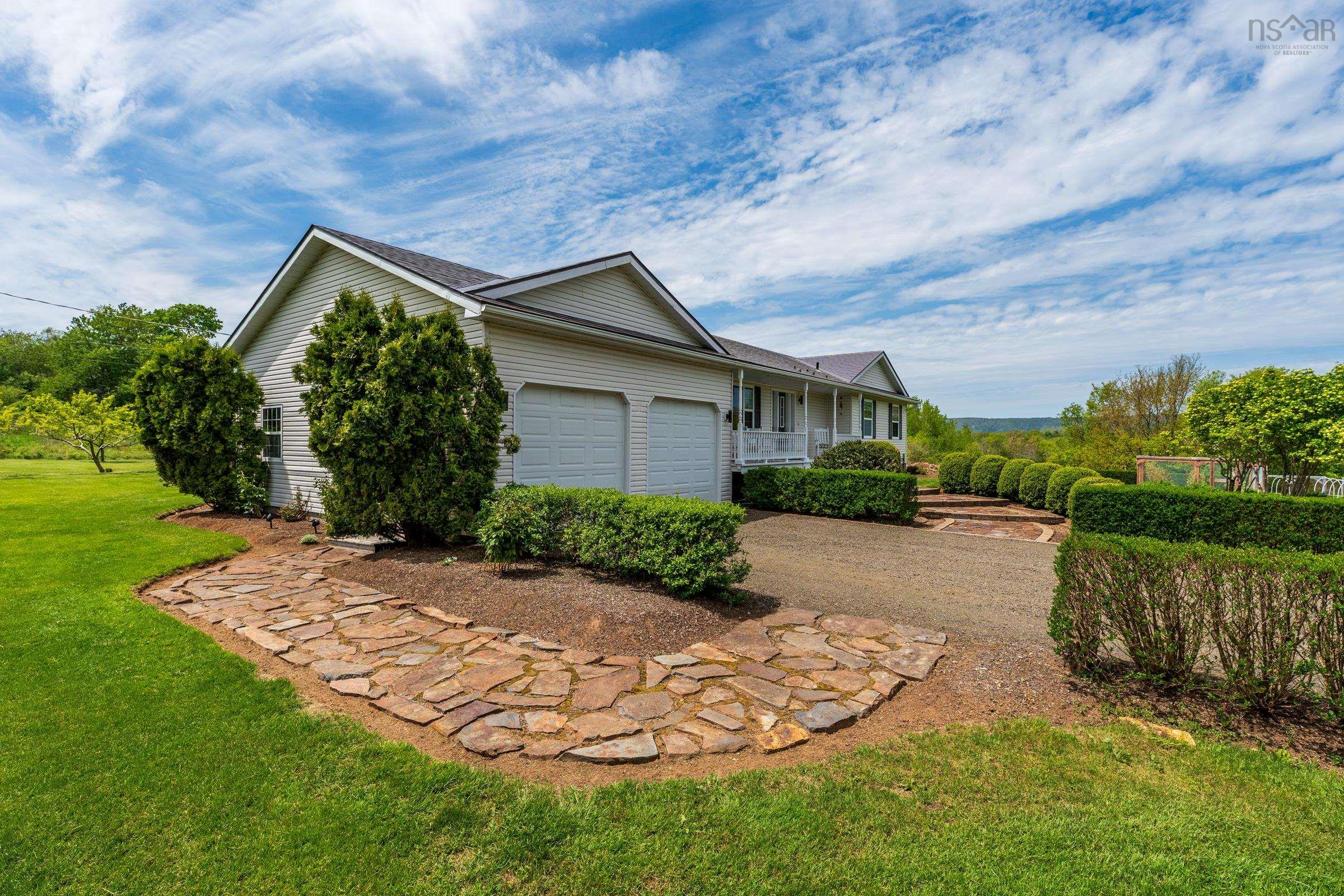 $799,900.00: 1789 Highway 201, Round Hill