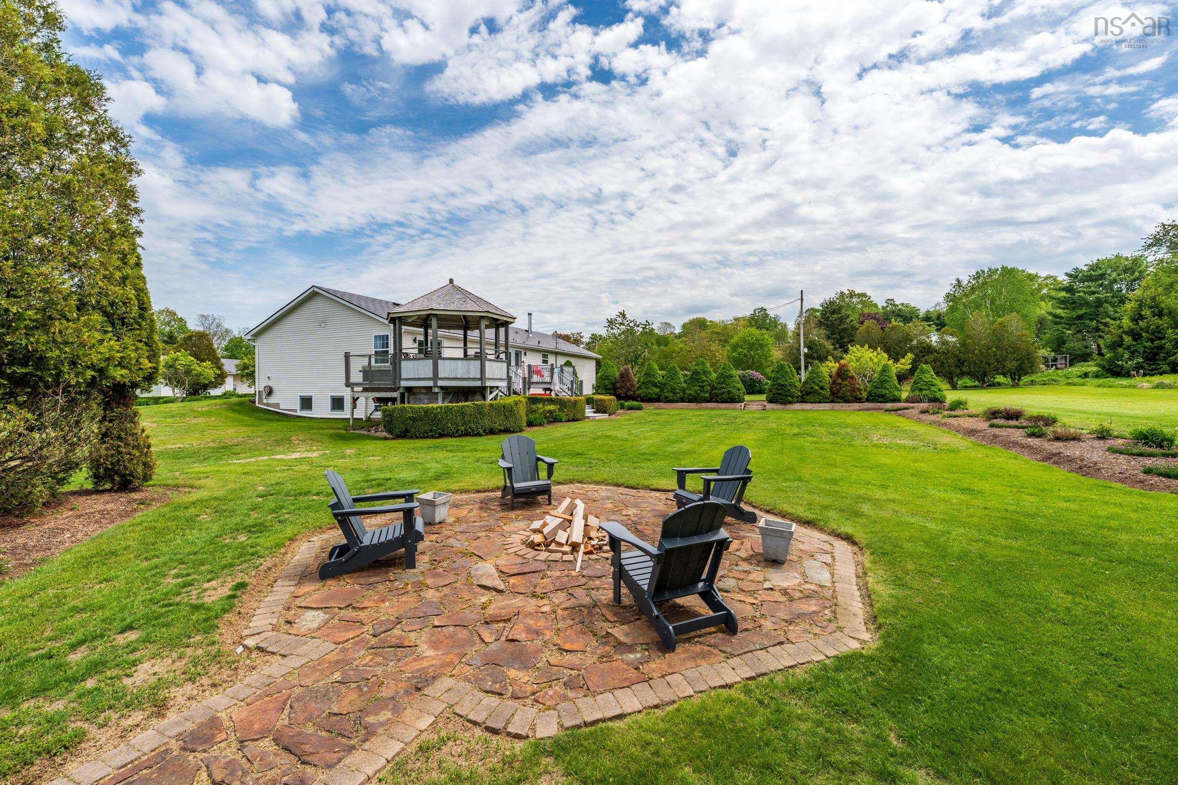 $799,900.00: 1789 Highway 201, Round Hill