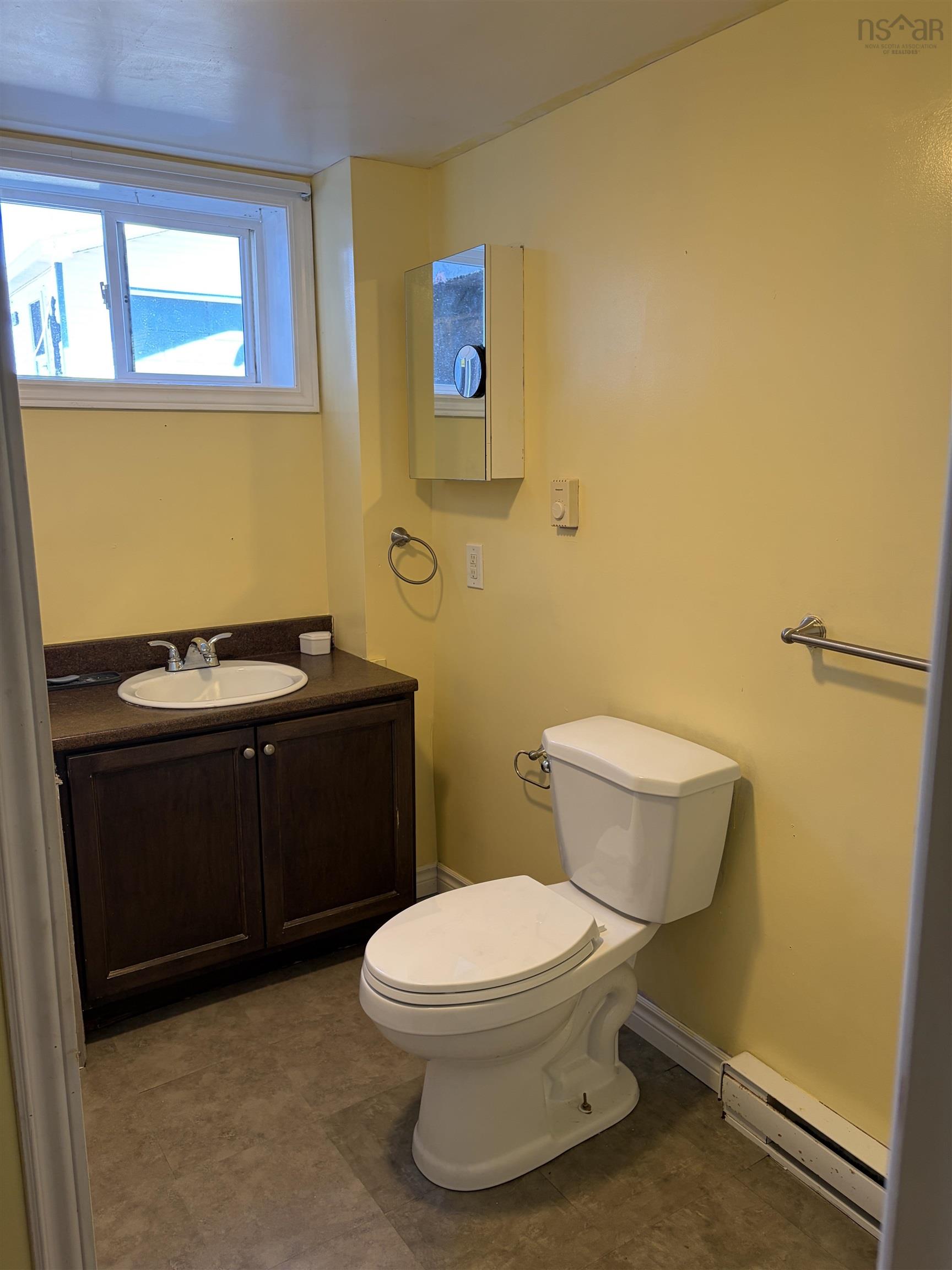 $284,950.00: 100 Oceanview Crescent, Dominion