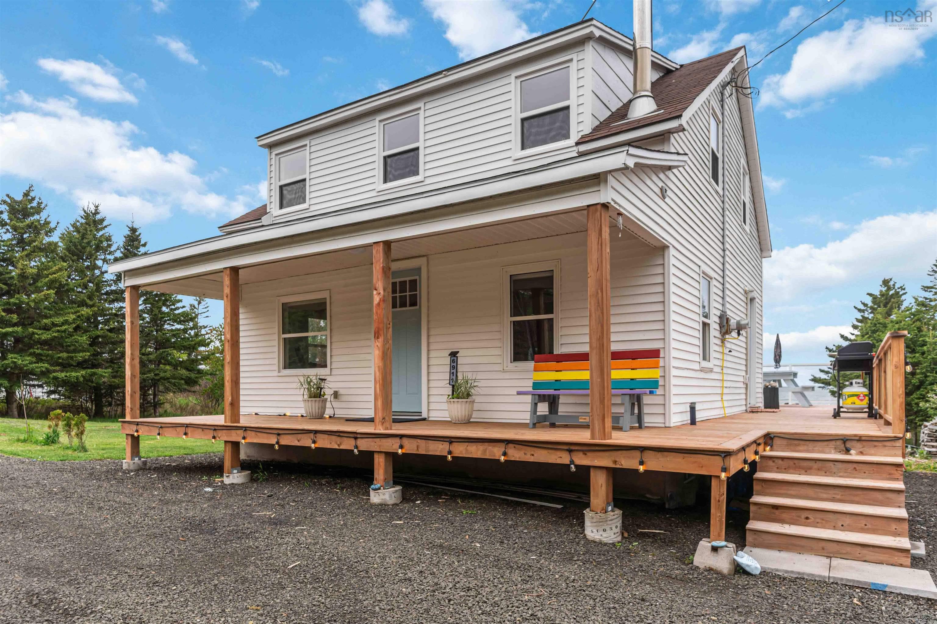 $525,000.00: 6911 Shore Rd West Road, Phinneys Cove