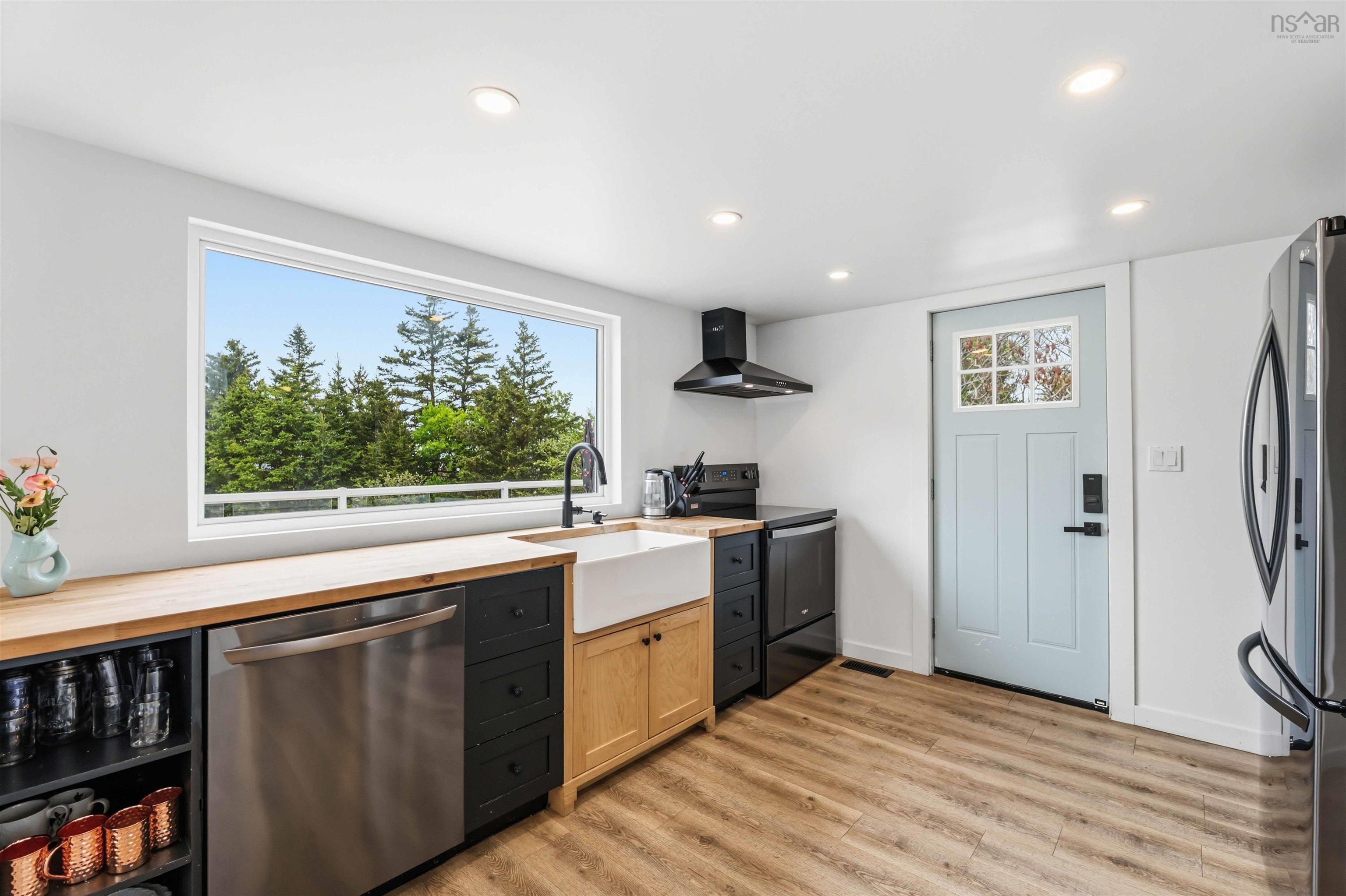 $525,000.00: 6911 Shore Rd West Road, Phinneys Cove
