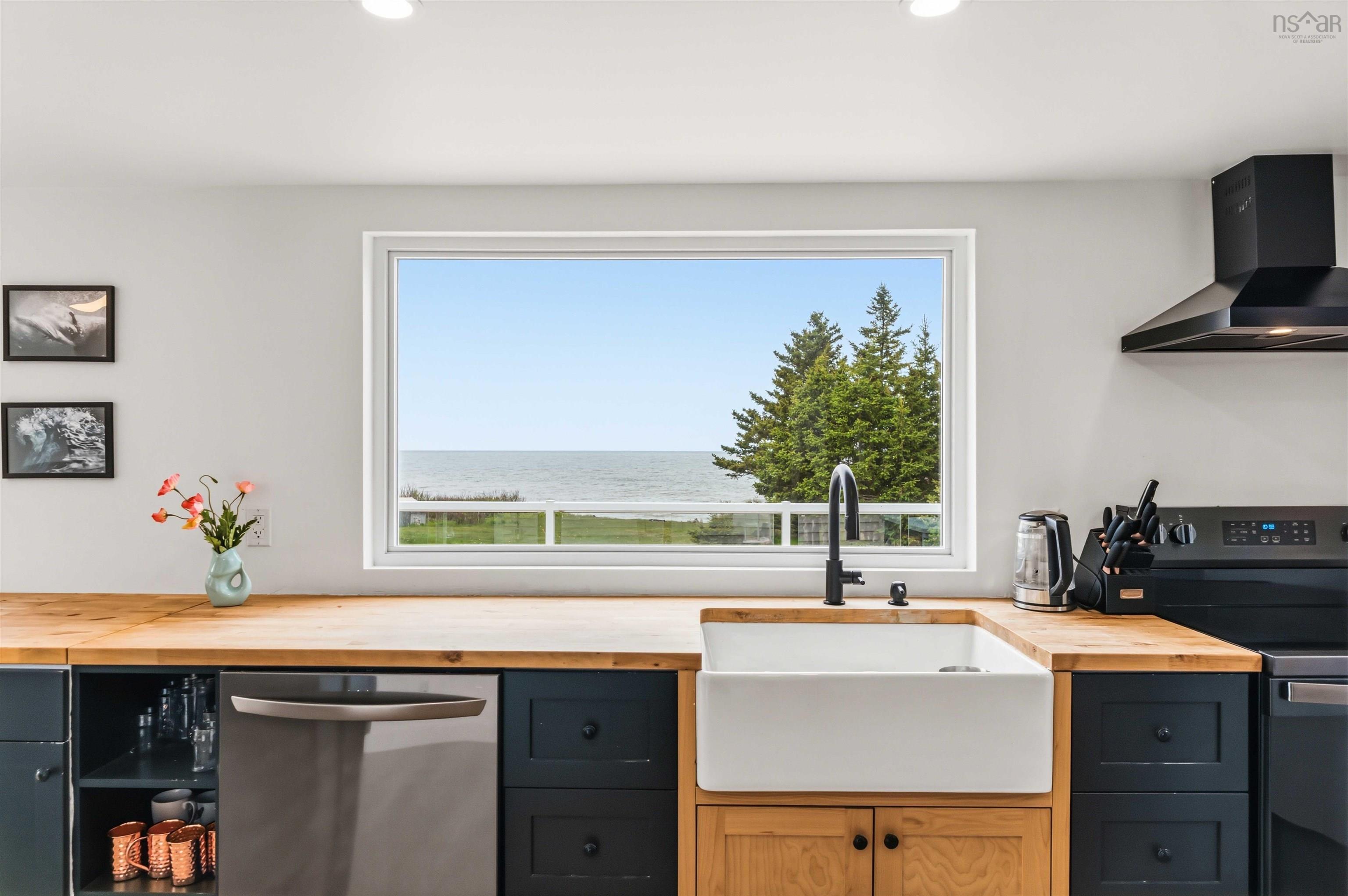 $525,000.00: 6911 Shore Rd West Road, Phinneys Cove