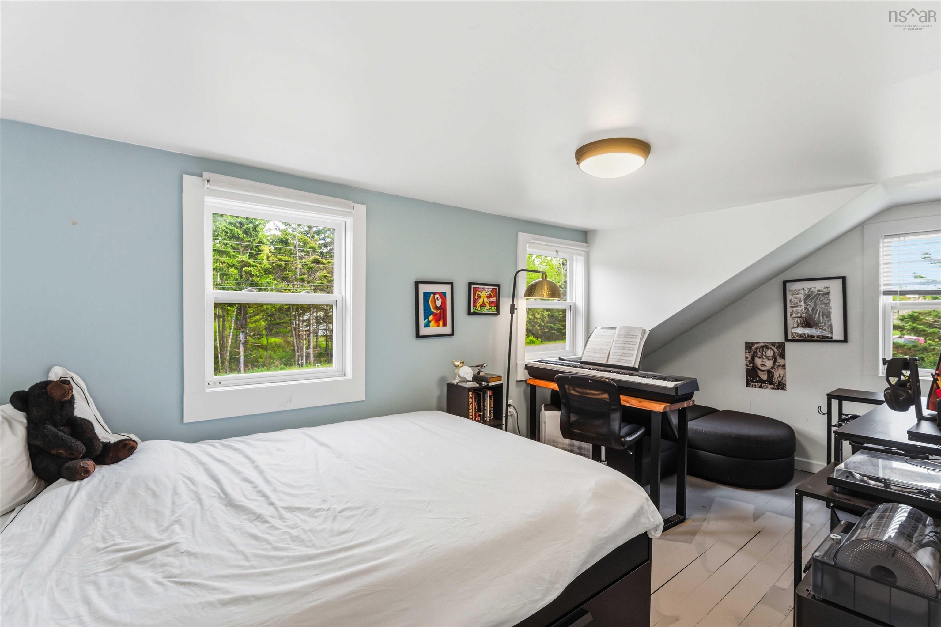 $525,000.00: 6911 Shore Rd West Road, Phinneys Cove