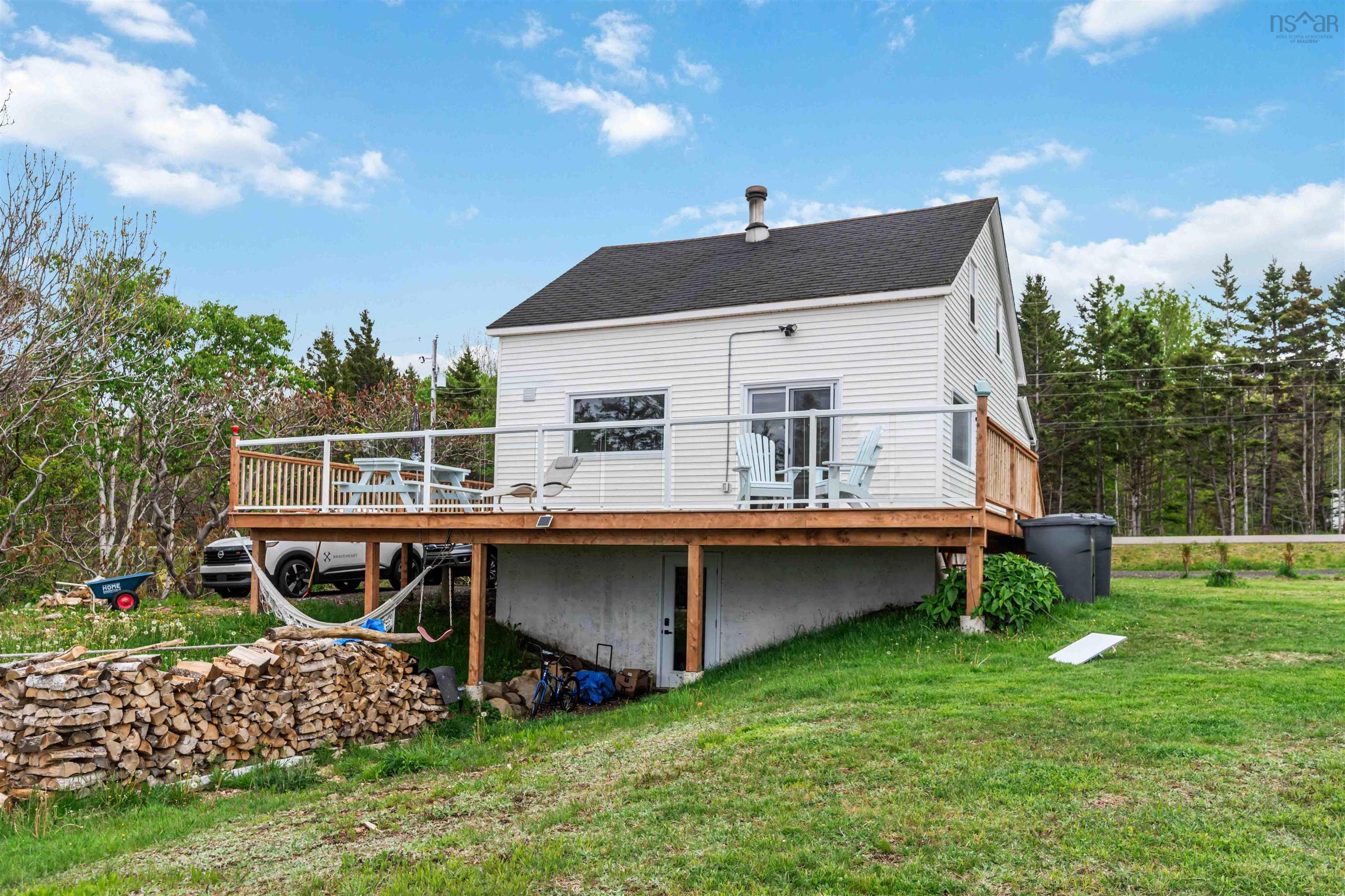 $525,000.00: 6911 Shore Rd West Road, Phinneys Cove