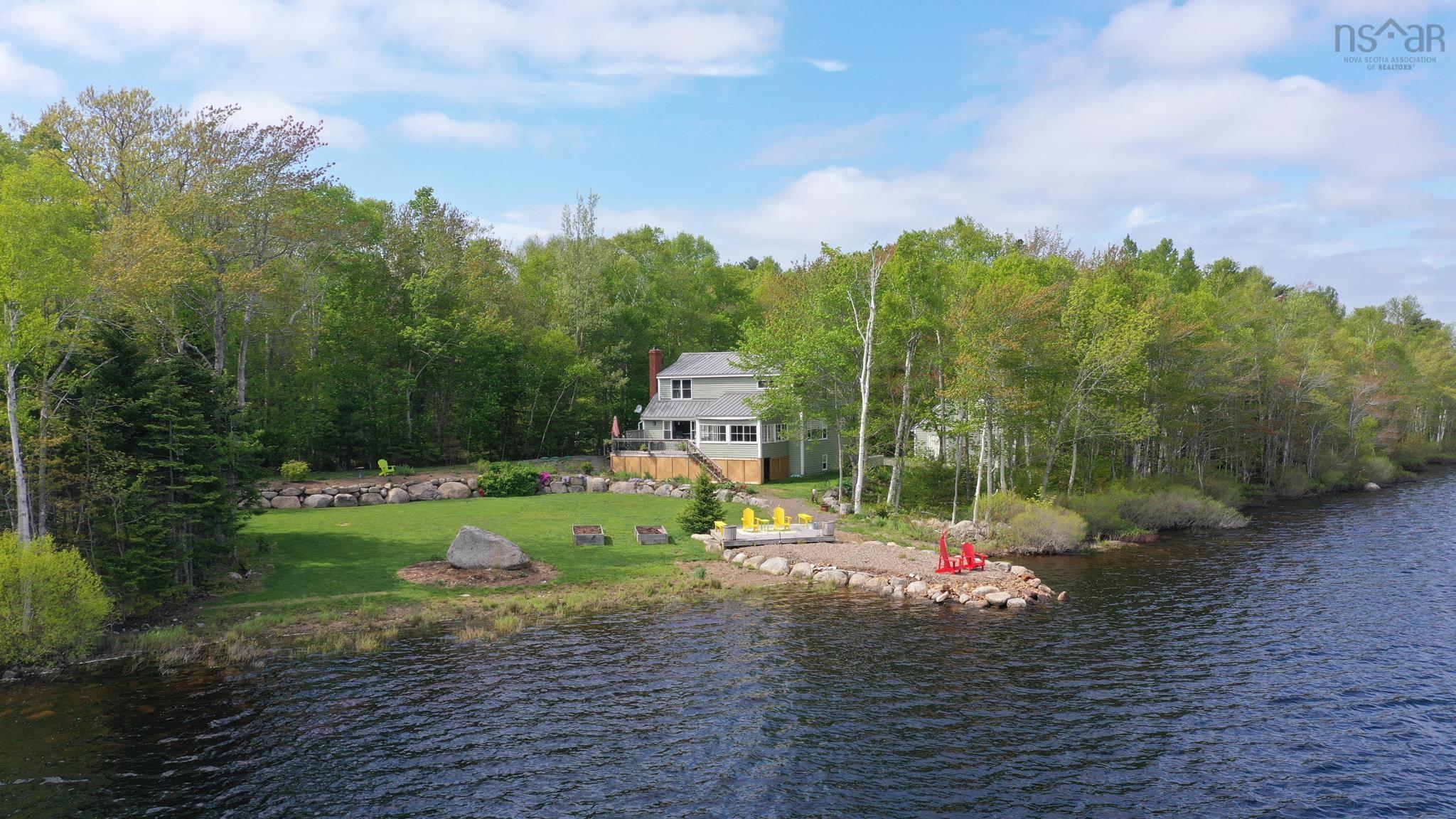 $699,900.00: 530 Methals Road, Black River Lake