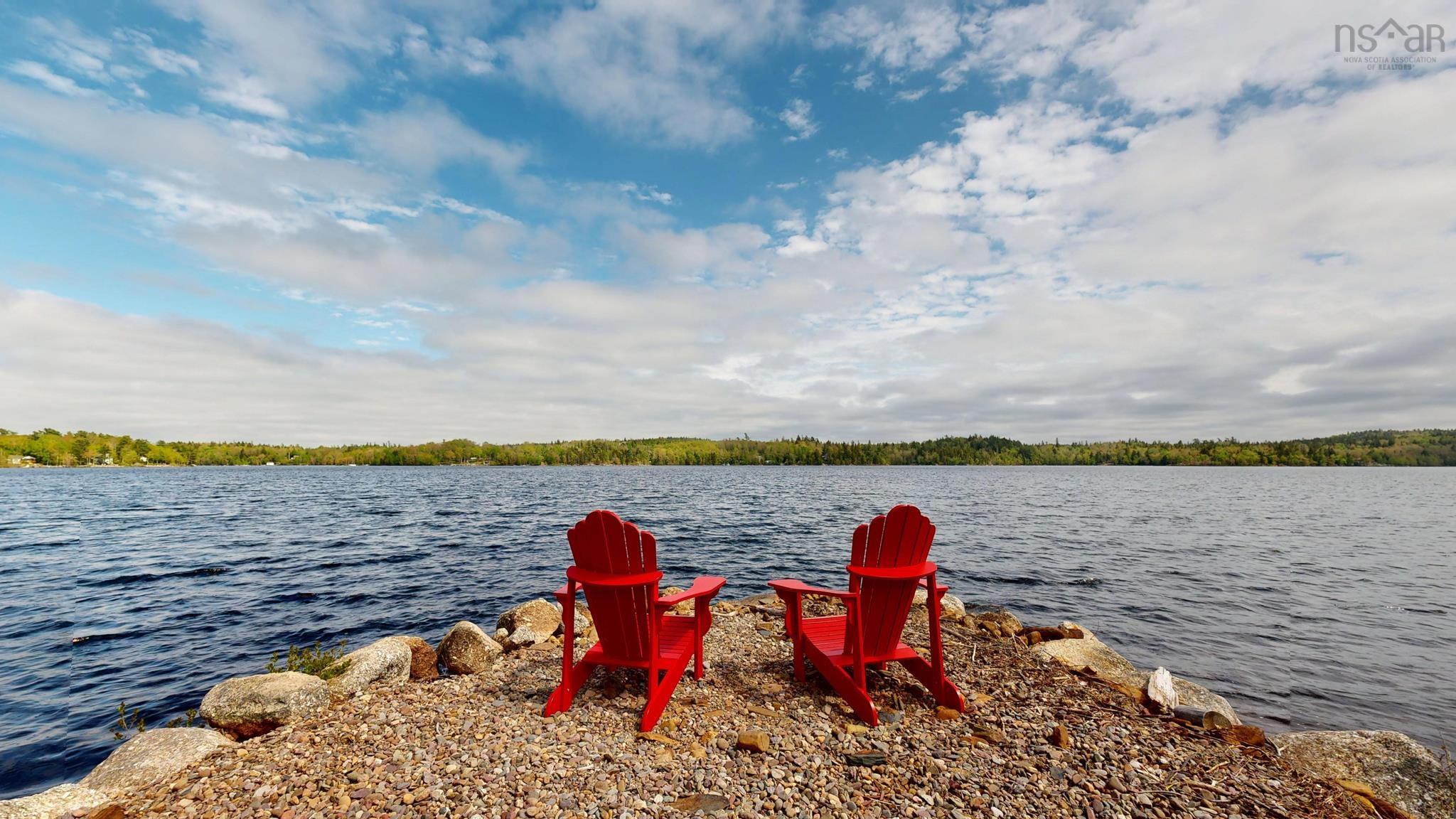 $699,900.00: 530 Methals Road, Black River Lake