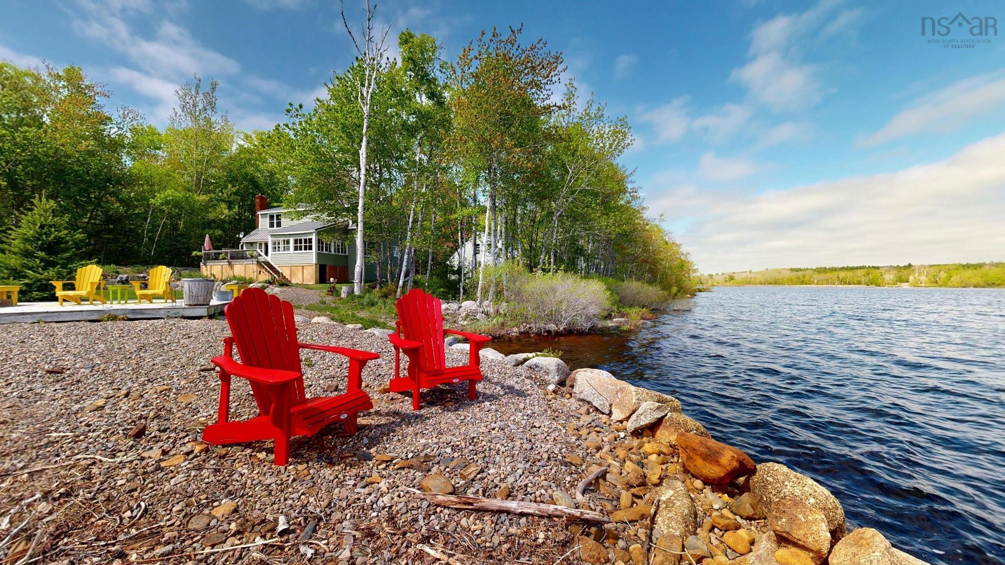 $699,900.00: 530 Methals Road, Black River Lake