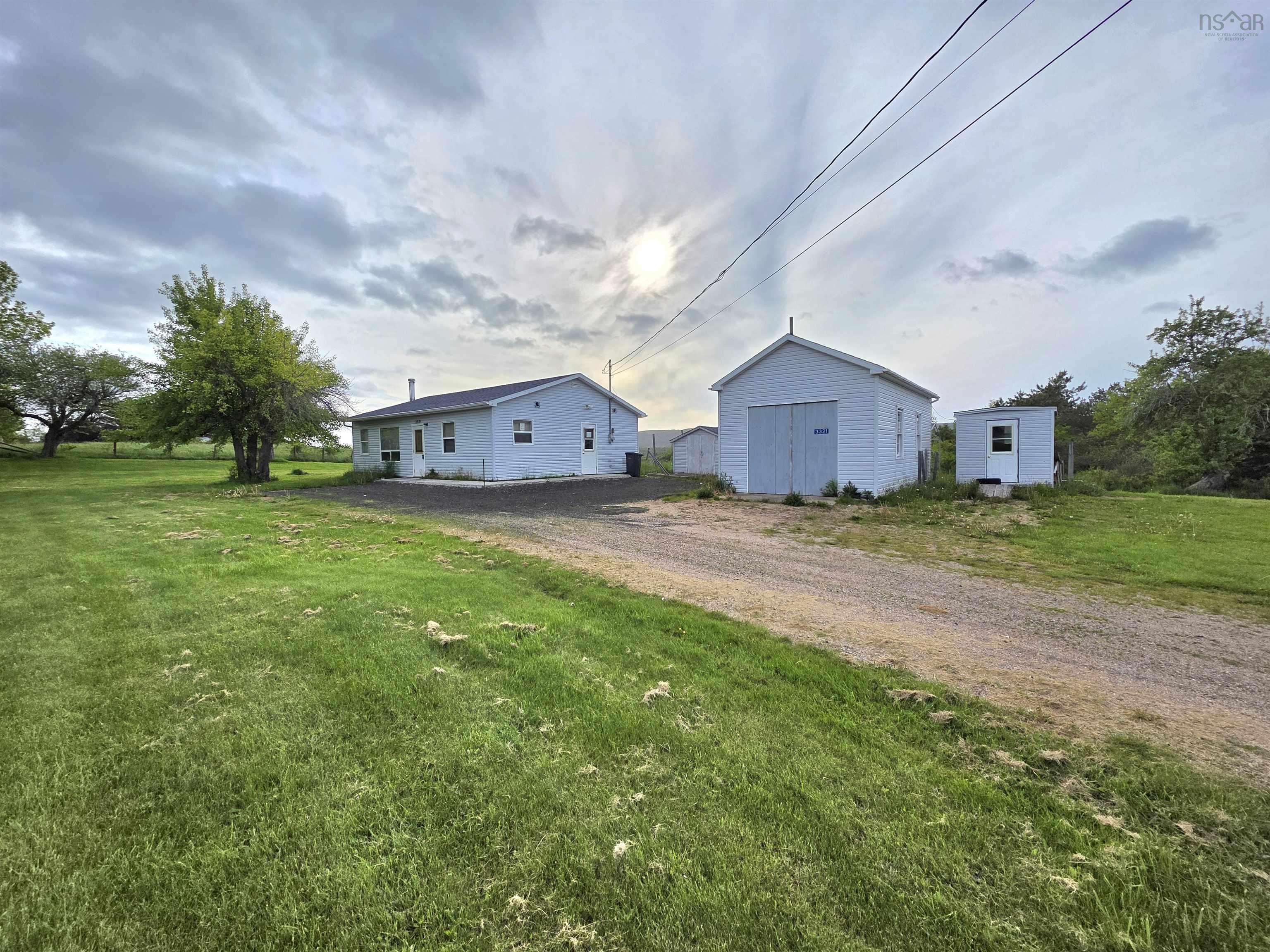 $299,900.00: 3321 Highway 201, Centrelea