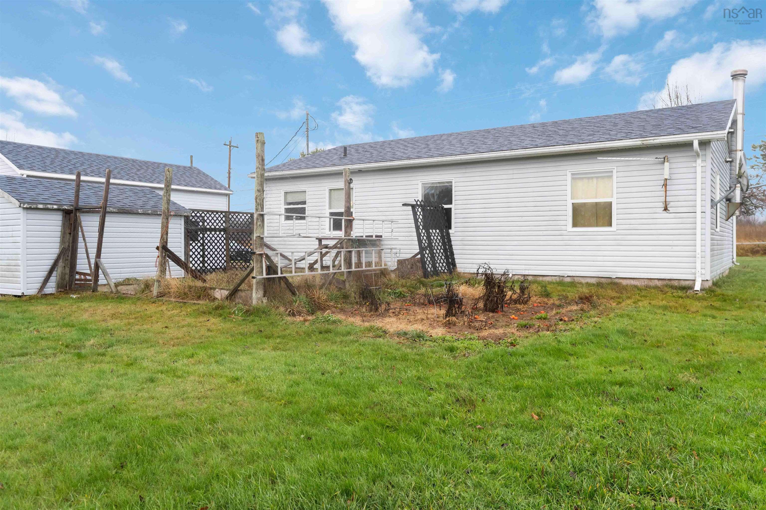 $299,900.00: 3321 Highway 201, Centrelea