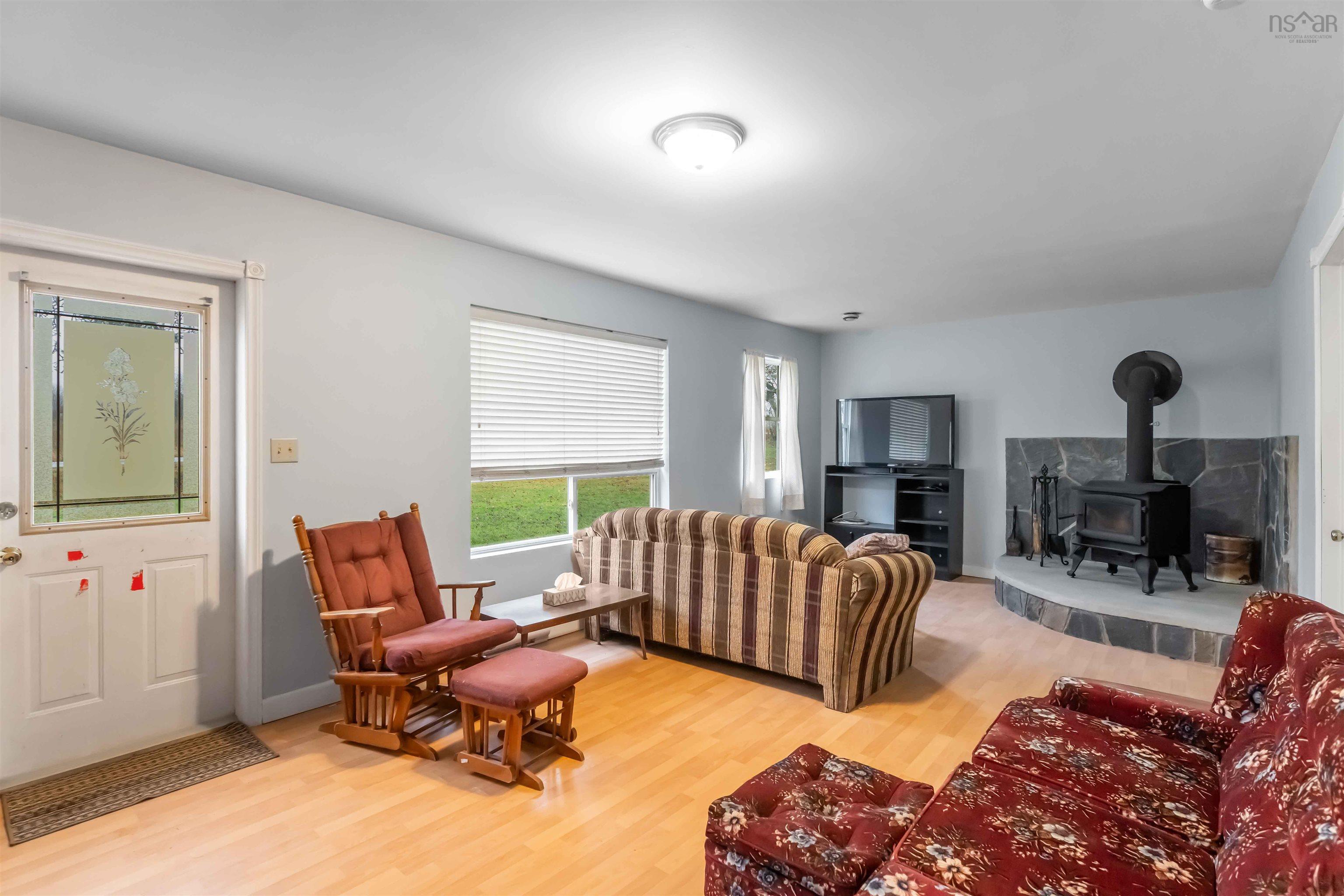 $299,900.00: 3321 Highway 201, Centrelea