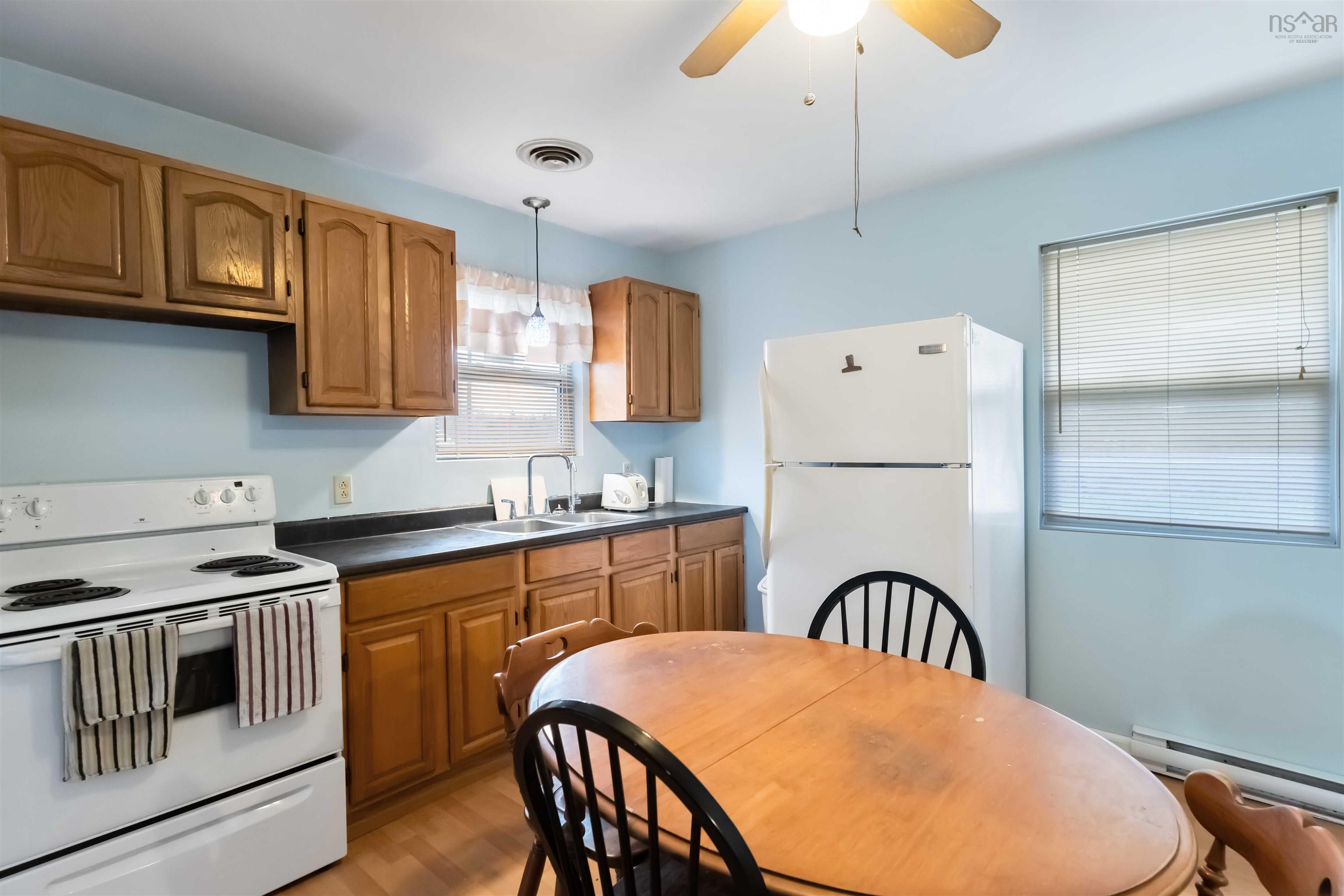 $299,900.00: 3321 Highway 201, Centrelea