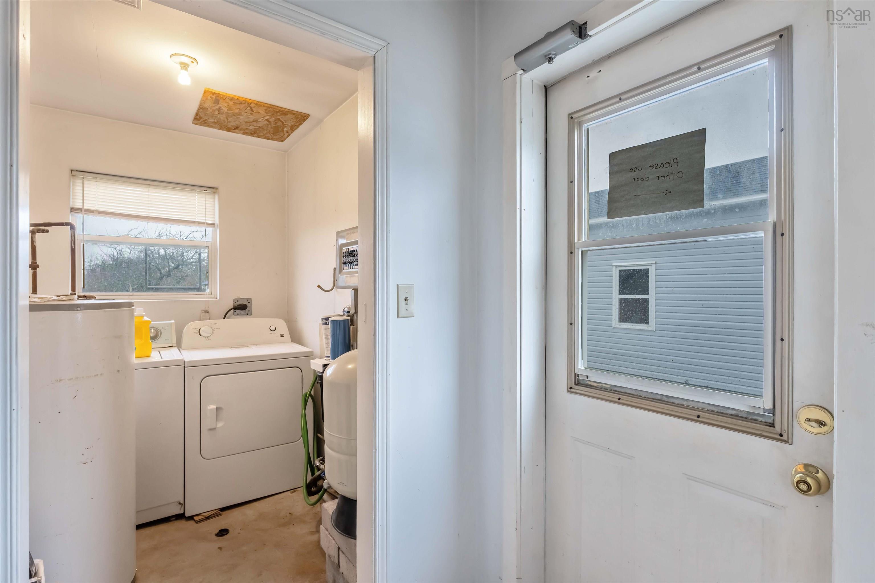 $299,900.00: 3321 Highway 201, Centrelea