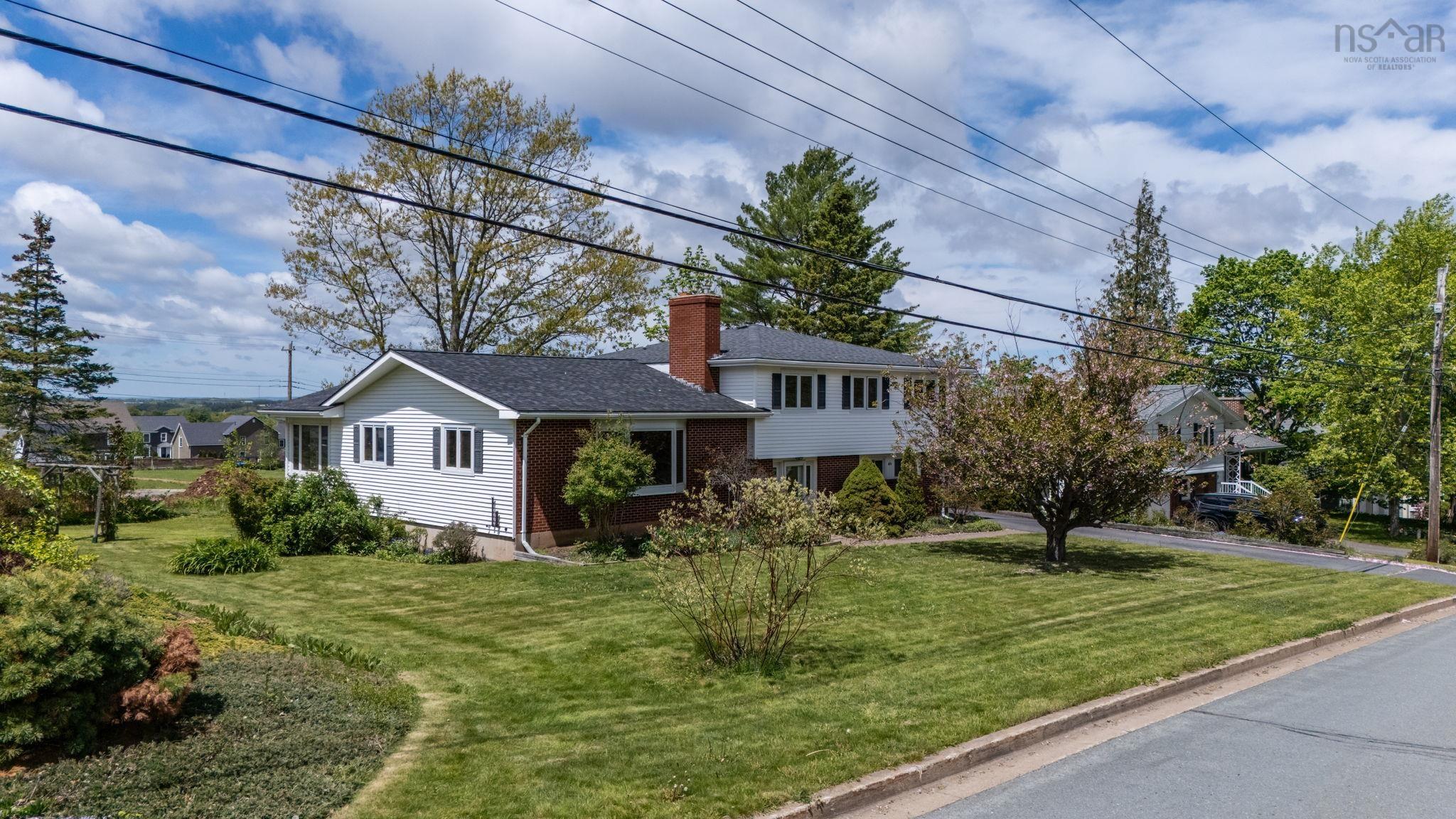 $650,000.00: 46 Kent Avenue, Wolfville