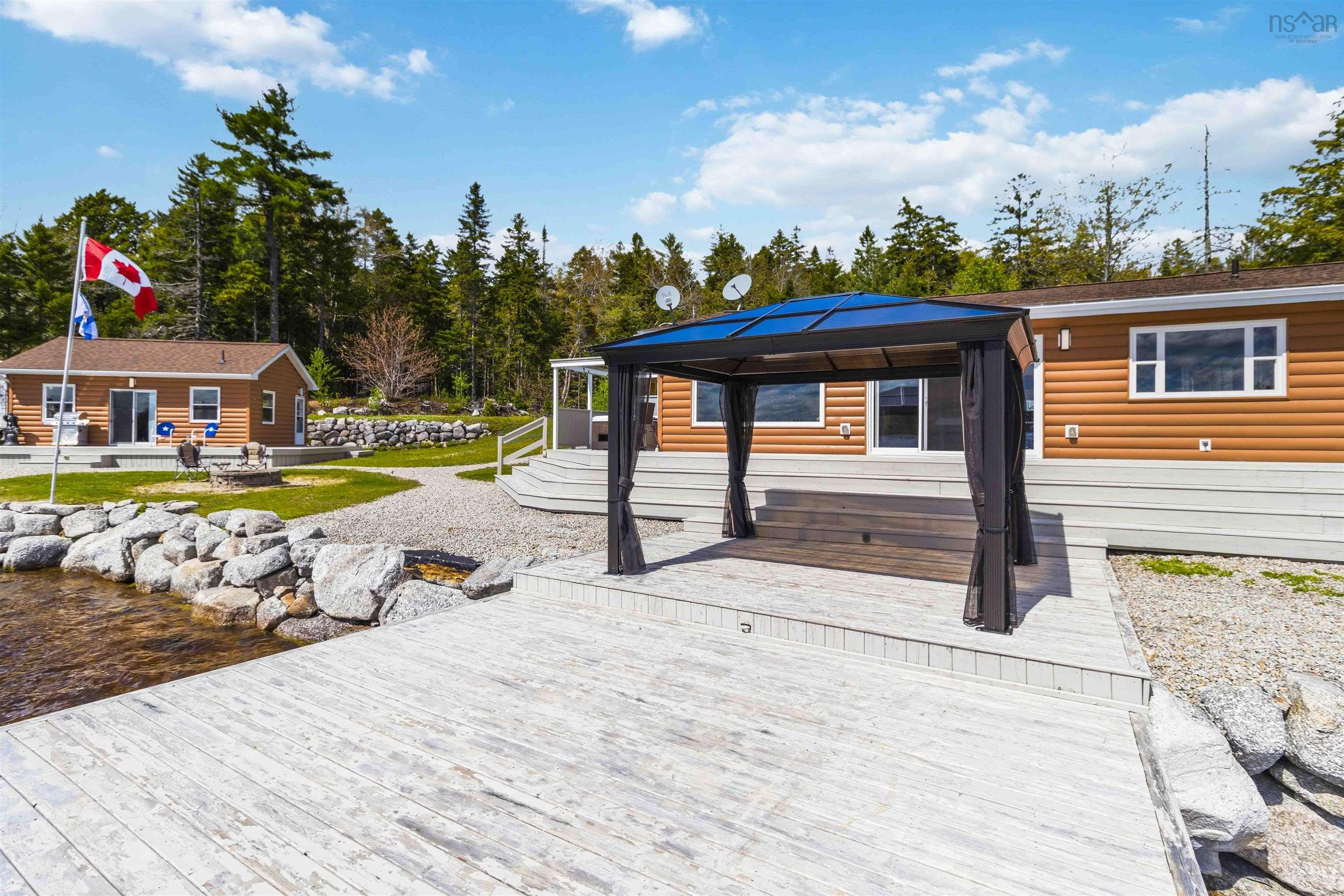$549,900.00: 815 Dauphinees Mill Lake Water A, Hubbards