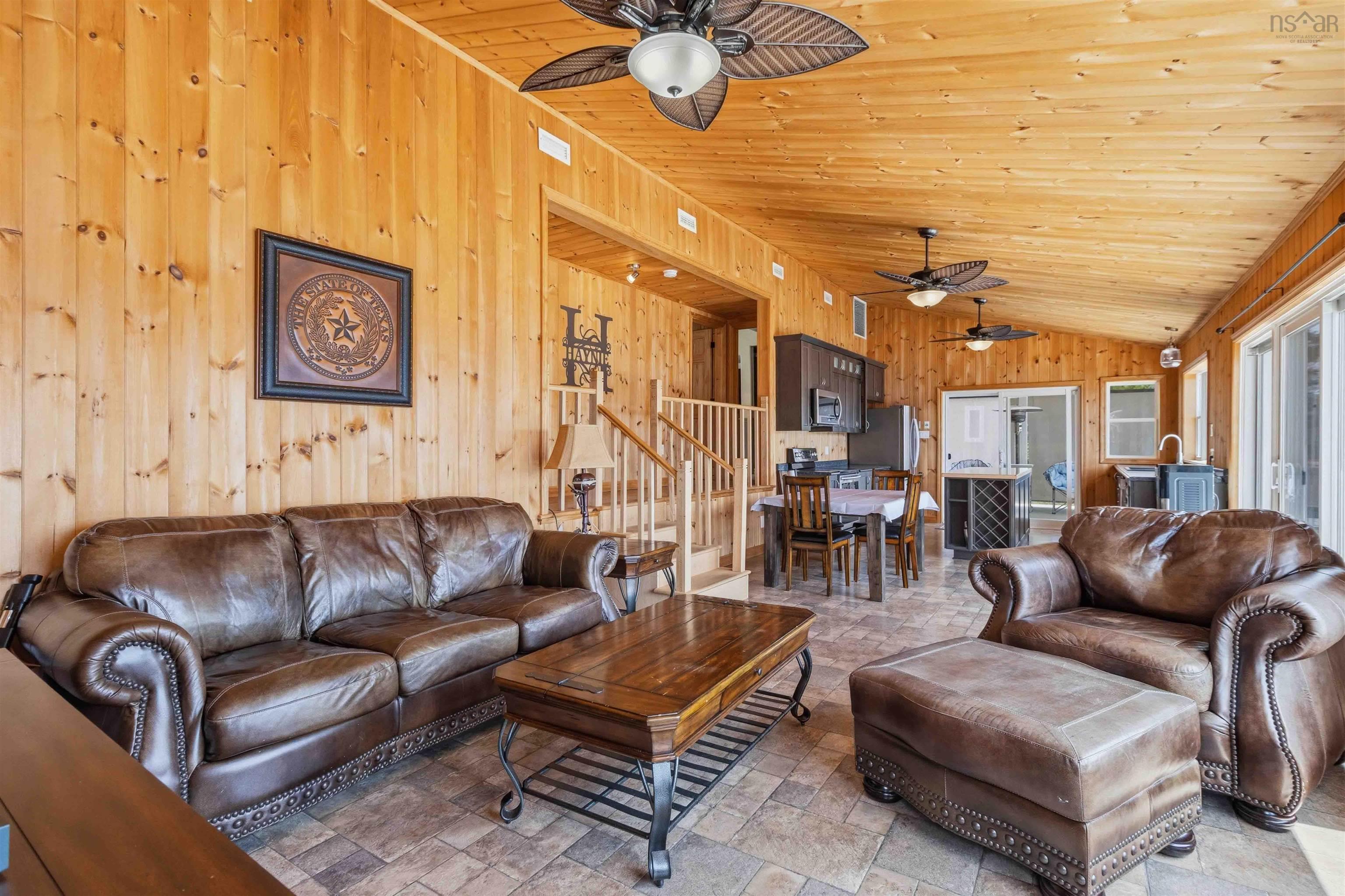 $549,900.00: 815 Dauphinees Mill Lake Water A, Hubbards
