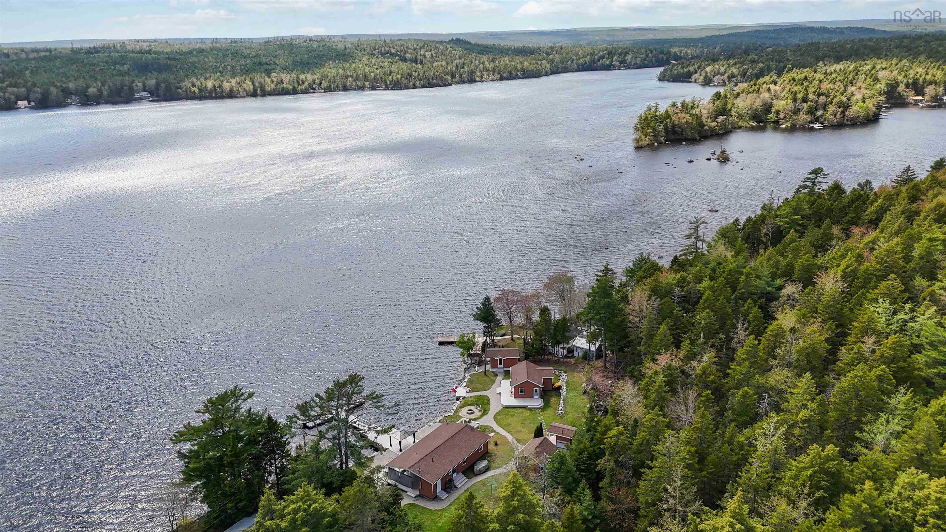 $549,900.00: 815 Dauphinees Mill Lake Water A, Hubbards