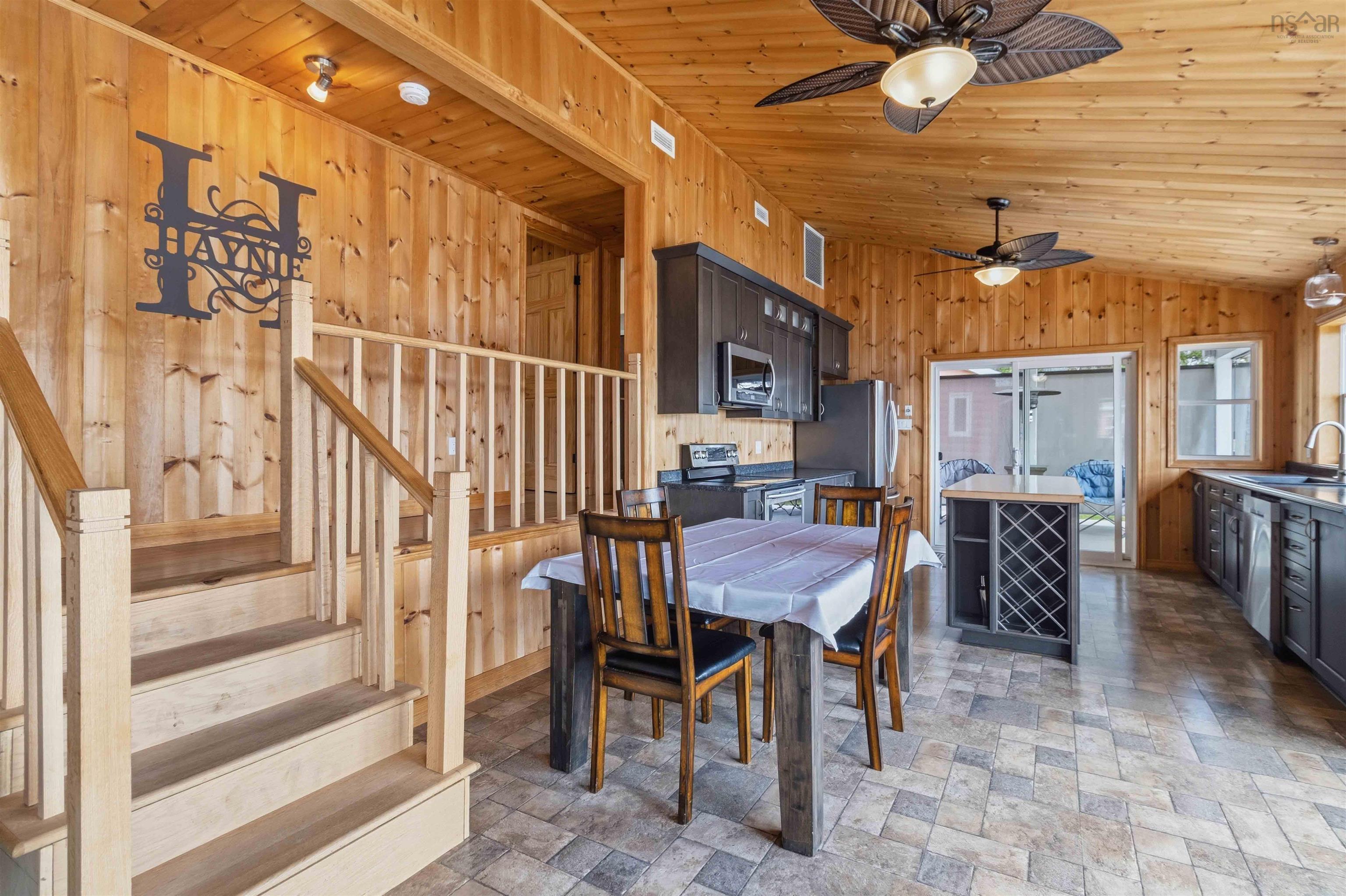 $549,900.00: 815 Dauphinees Mill Lake Water A, Hubbards