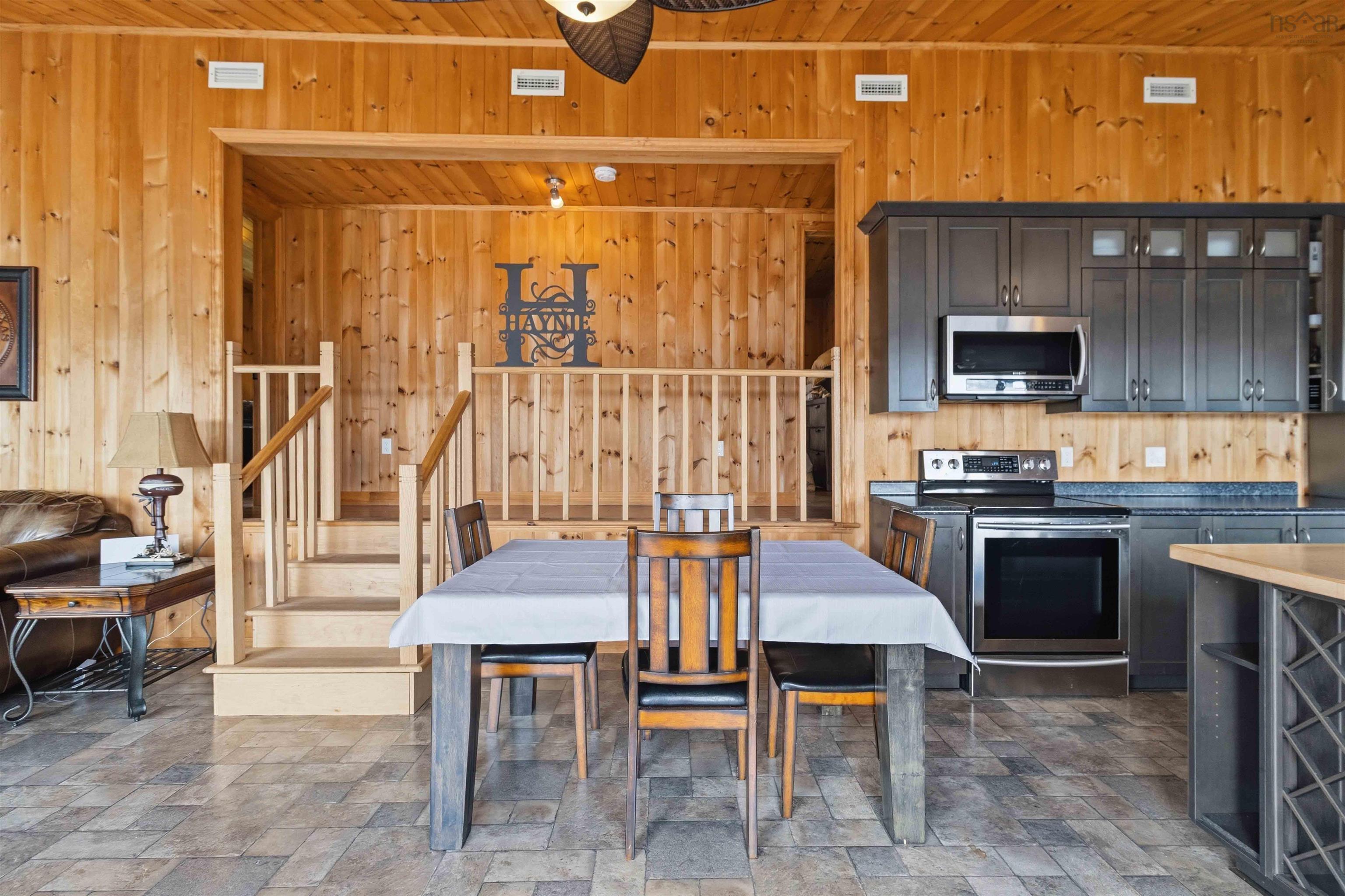 $549,900.00: 815 Dauphinees Mill Lake Water A, Hubbards