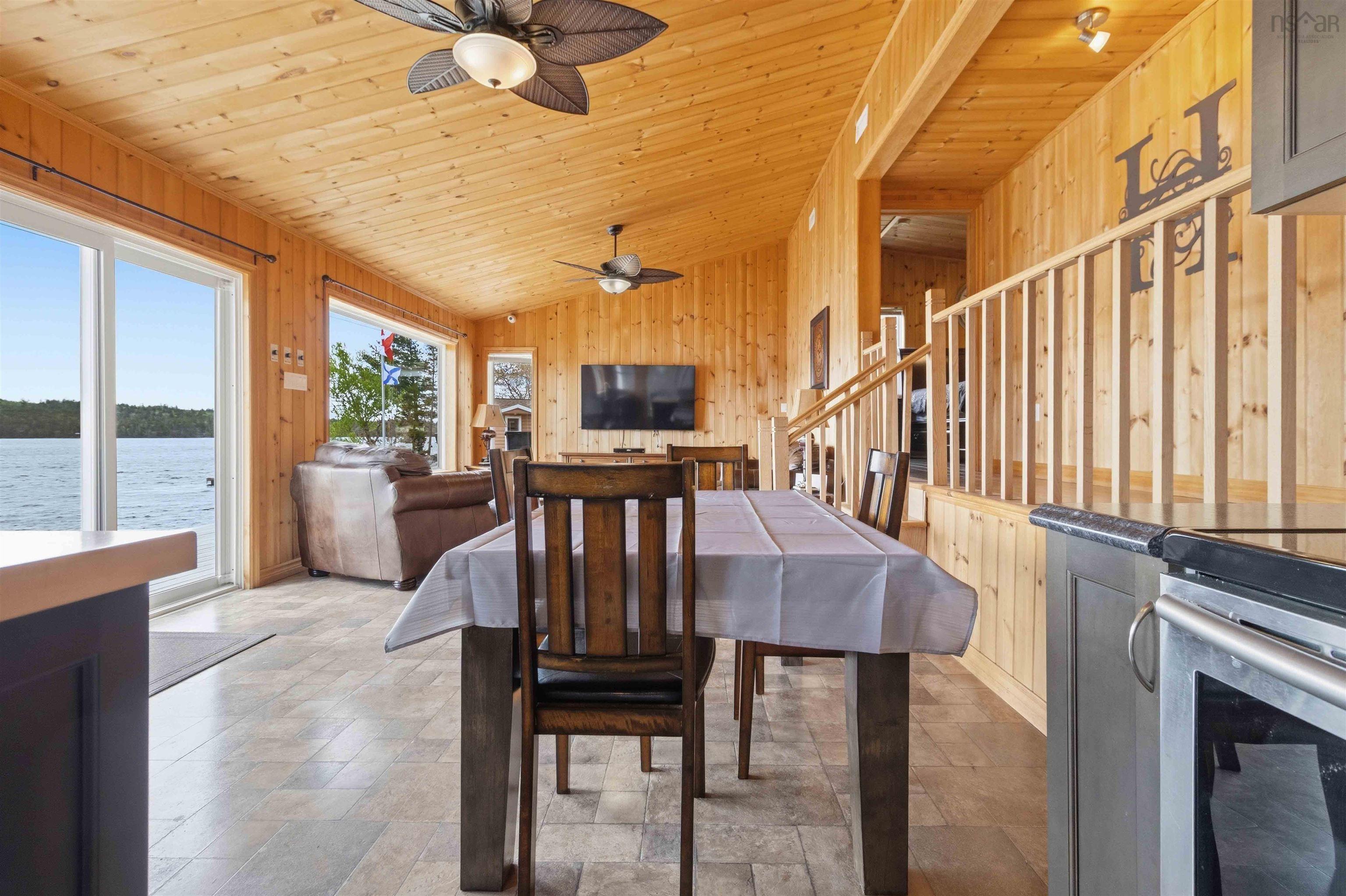 $549,900.00: 815 Dauphinees Mill Lake Water A, Hubbards