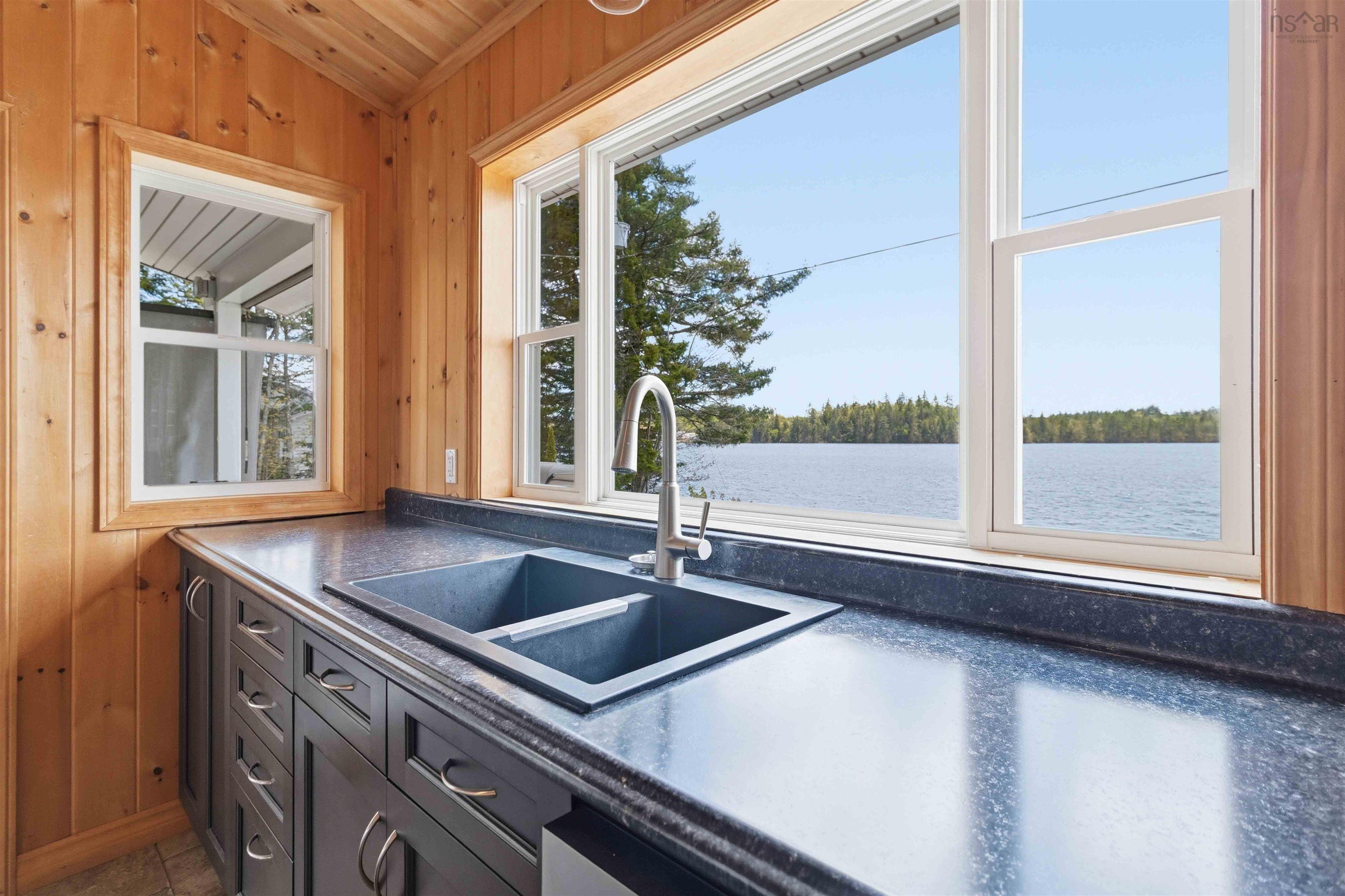 $549,900.00: 815 Dauphinees Mill Lake Water A, Hubbards