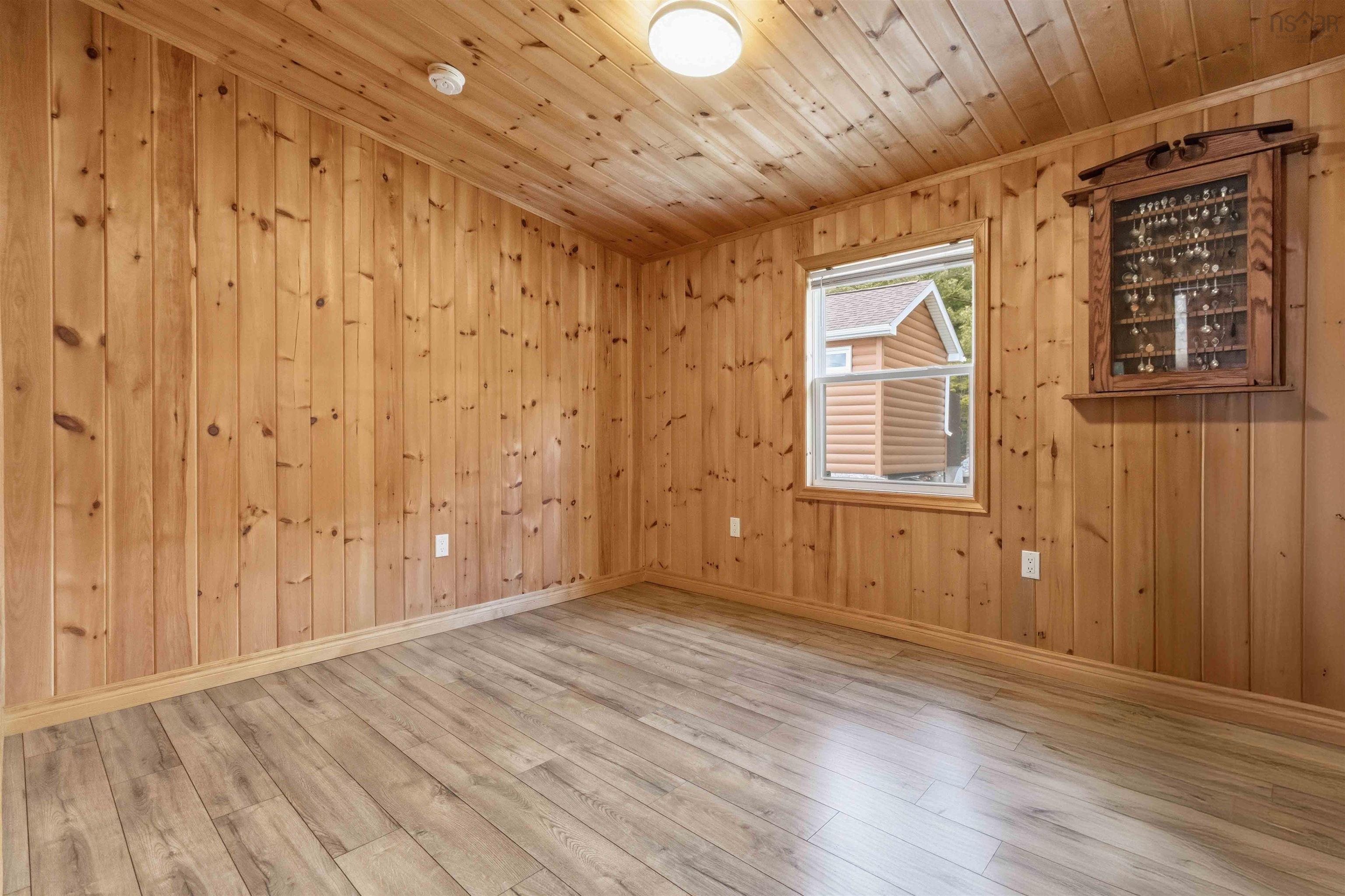 $549,900.00: 815 Dauphinees Mill Lake Water A, Hubbards