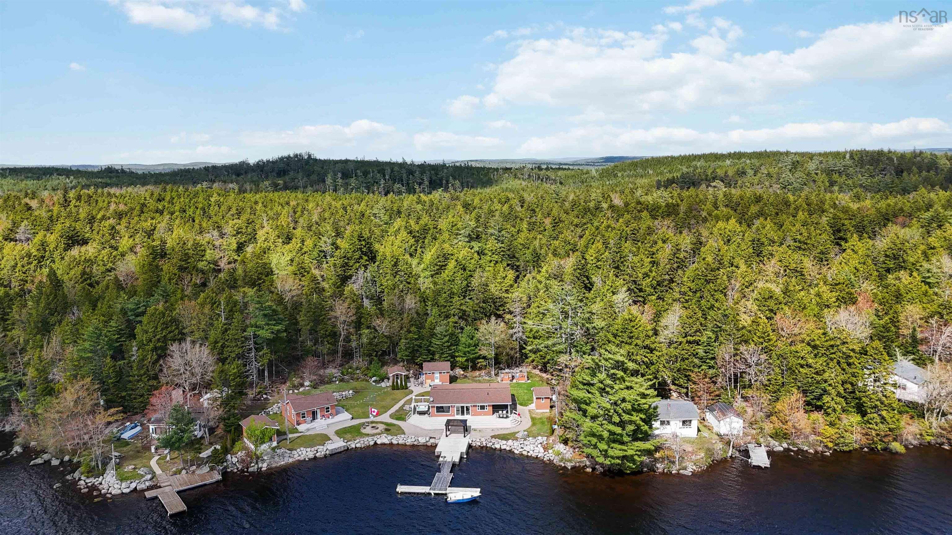 $549,900.00: 815 Dauphinees Mill Lake Water A, Hubbards