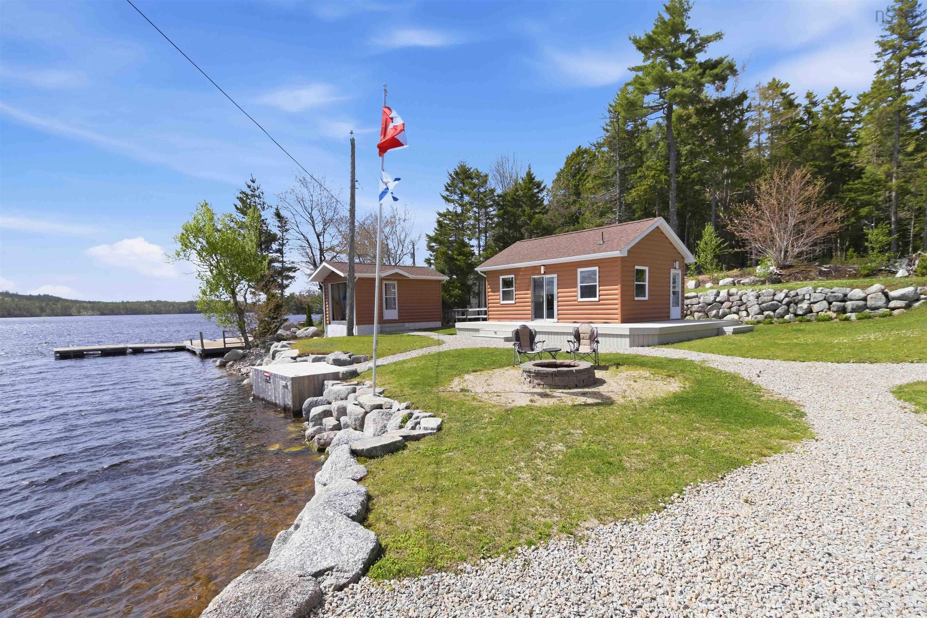 $549,900.00: 815 Dauphinees Mill Lake Water A, Hubbards