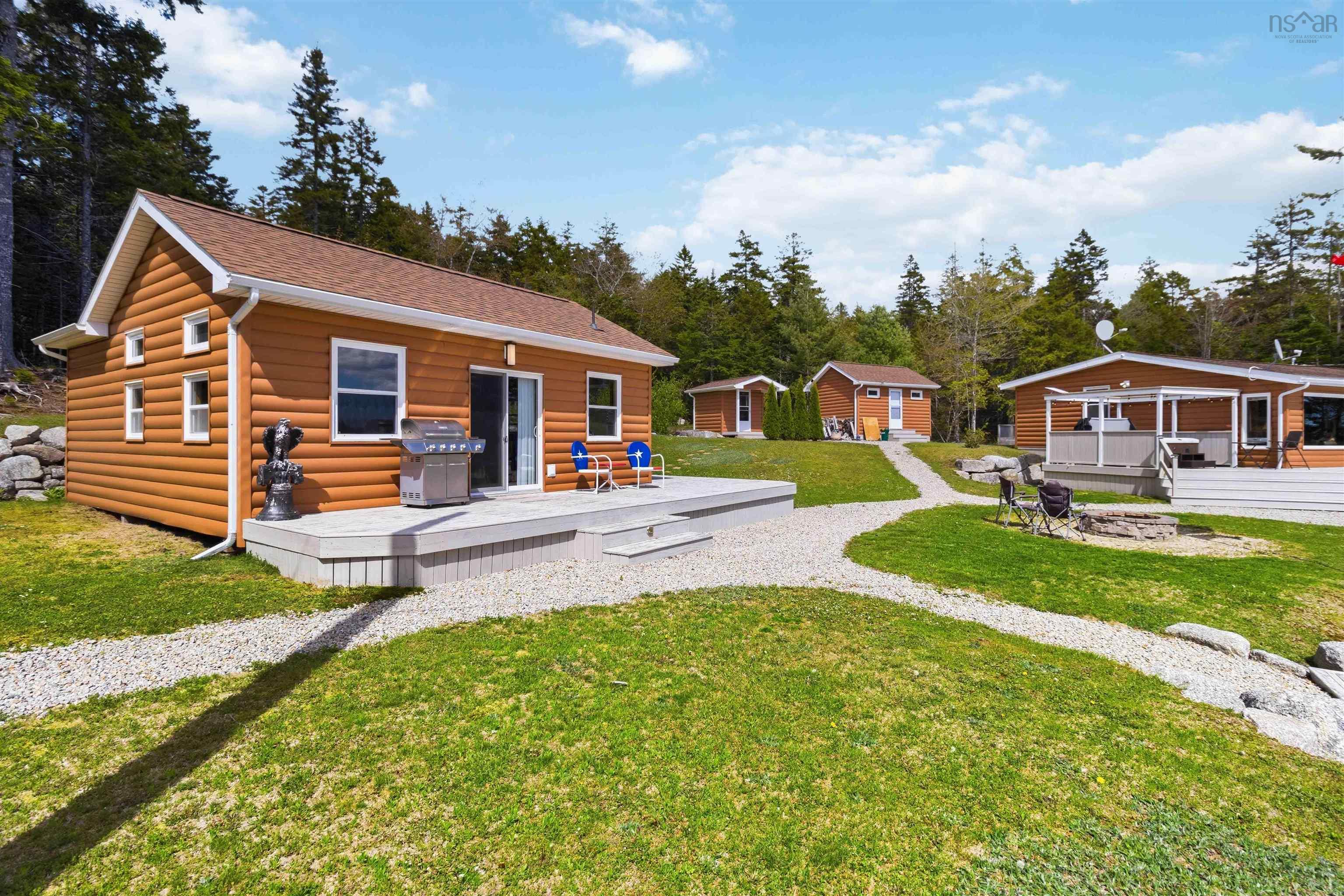 $549,900.00: 815 Dauphinees Mill Lake Water A, Hubbards