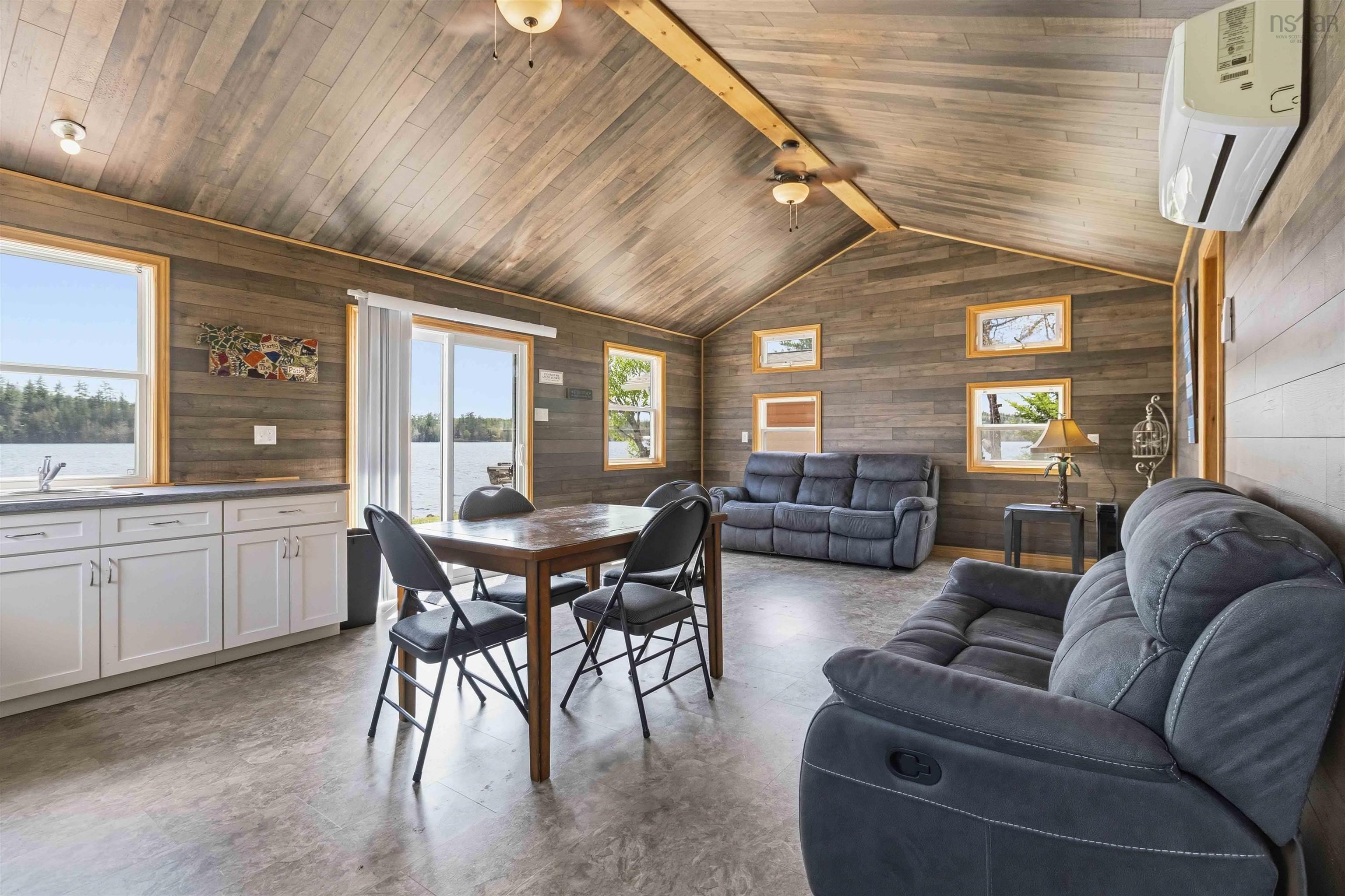 $549,900.00: 815 Dauphinees Mill Lake Water A, Hubbards