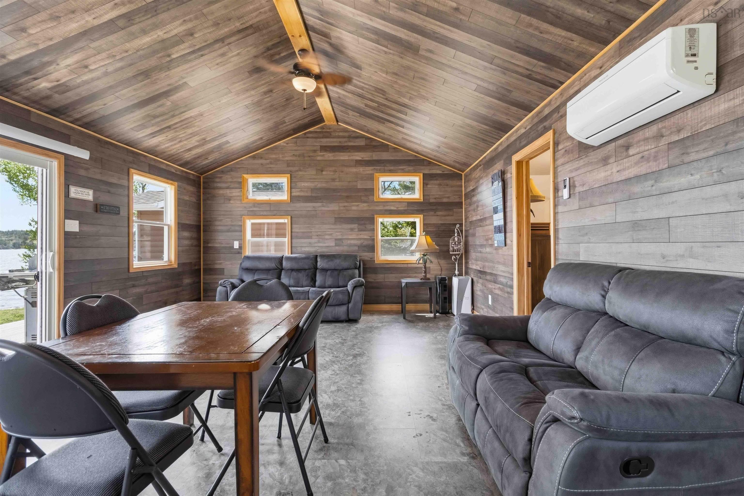 $549,900.00: 815 Dauphinees Mill Lake Water A, Hubbards