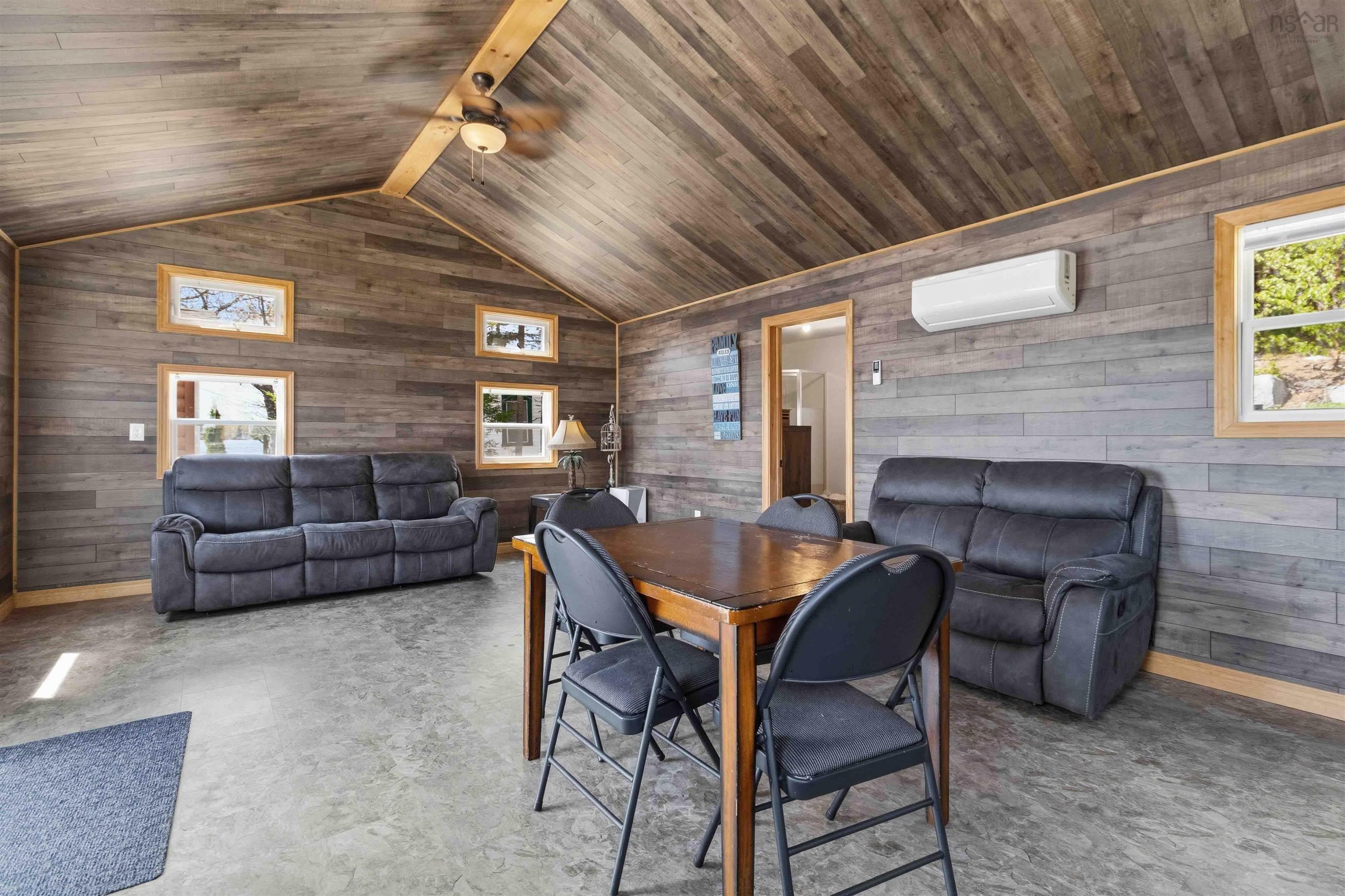 $549,900.00: 815 Dauphinees Mill Lake Water A, Hubbards