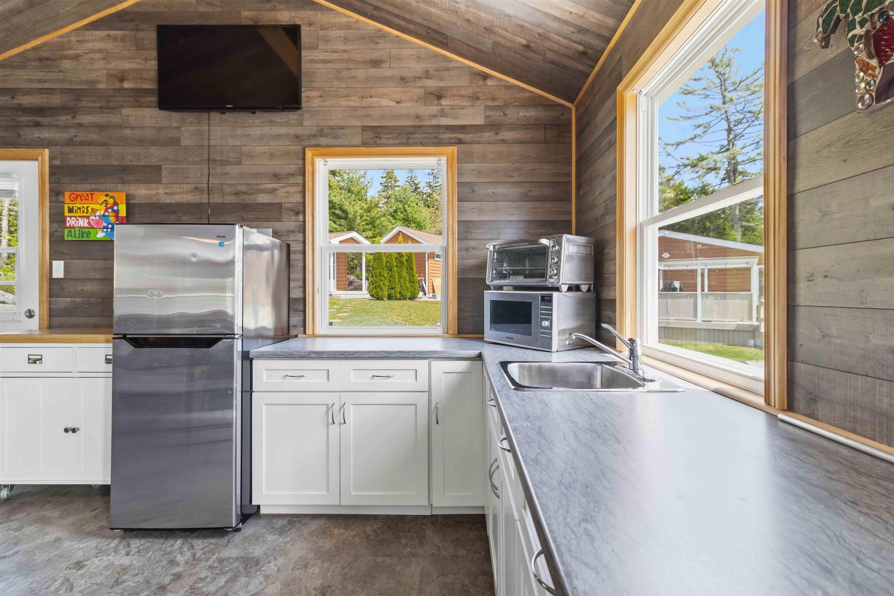 $549,900.00: 815 Dauphinees Mill Lake Water A, Hubbards