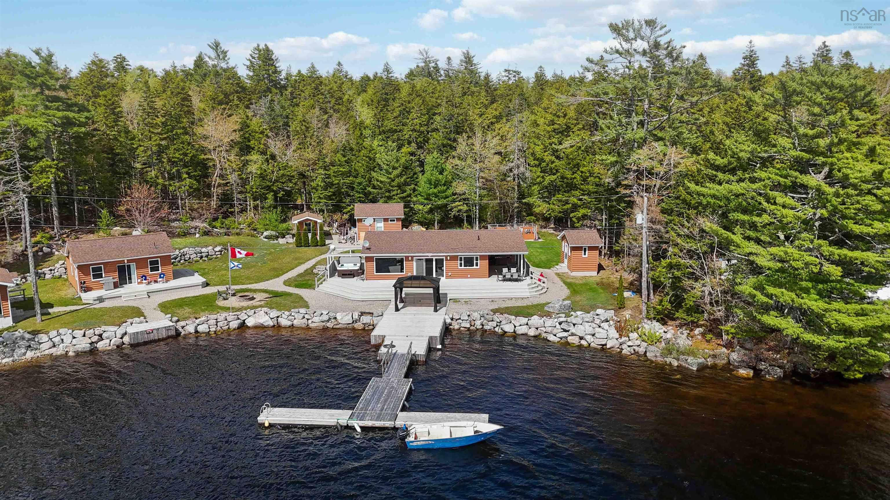 $549,900.00: 815 Dauphinees Mill Lake Water A, Hubbards