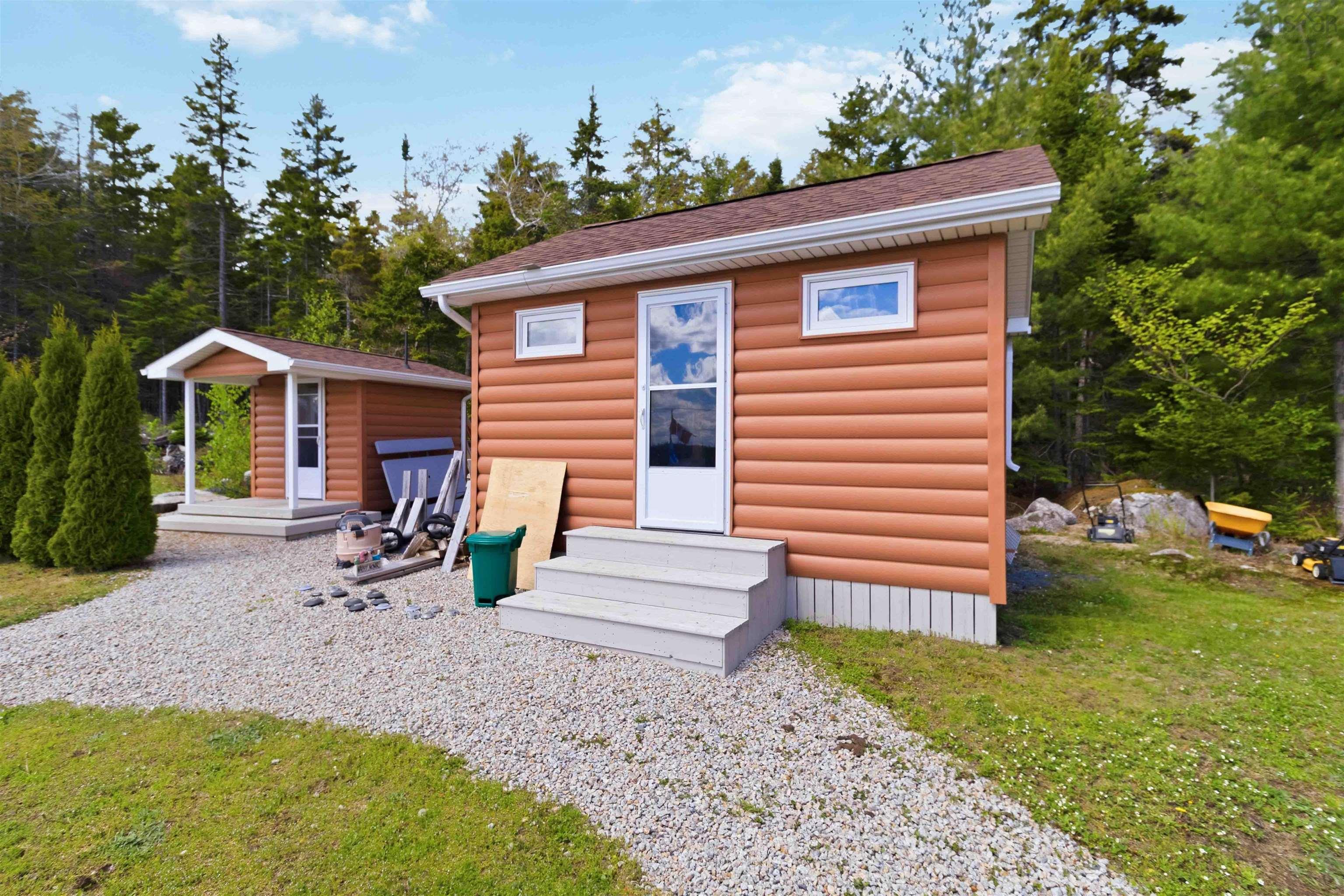 $549,900.00: 815 Dauphinees Mill Lake Water A, Hubbards