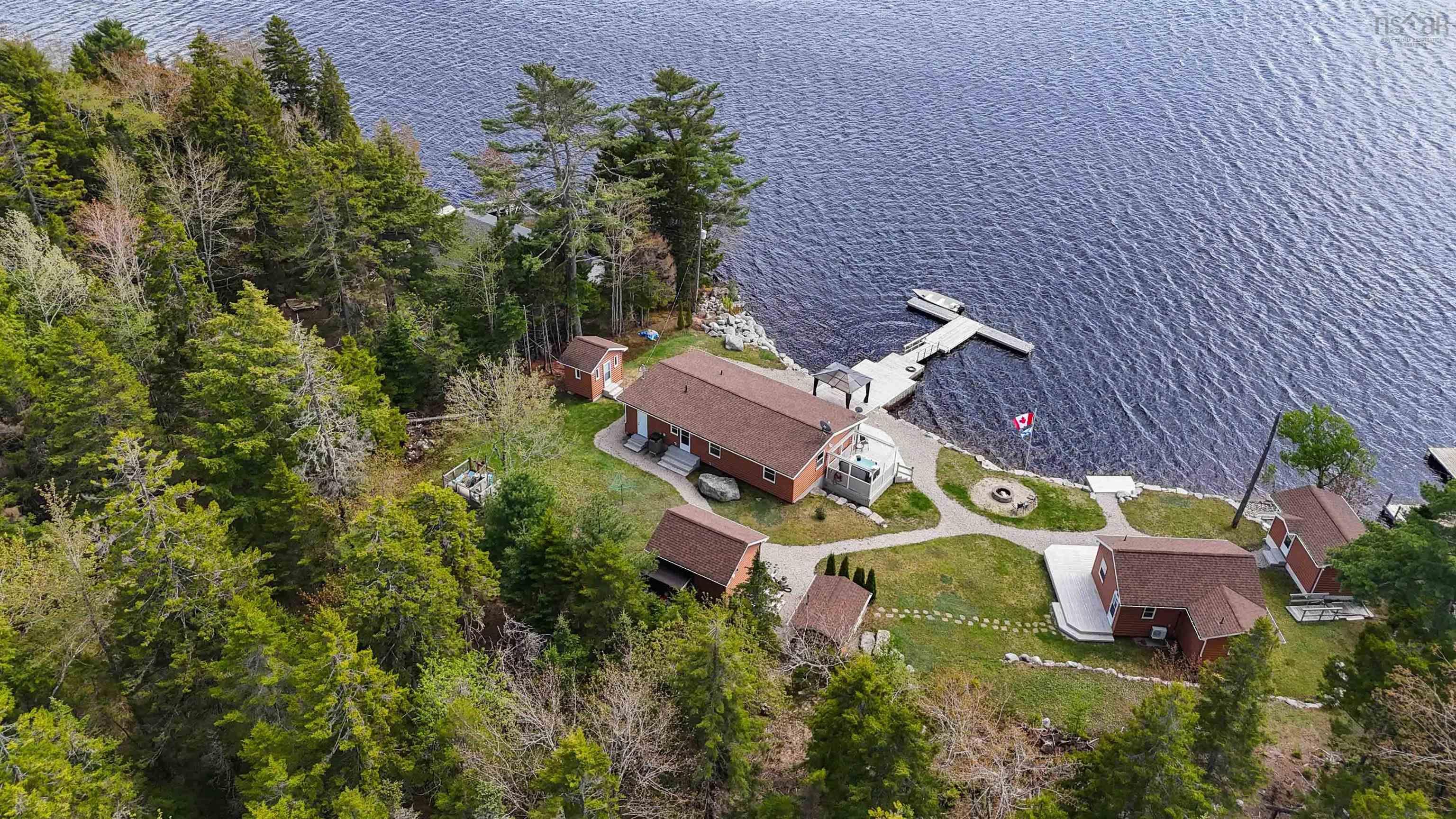 $549,900.00: 815 Dauphinees Mill Lake Water A, Hubbards